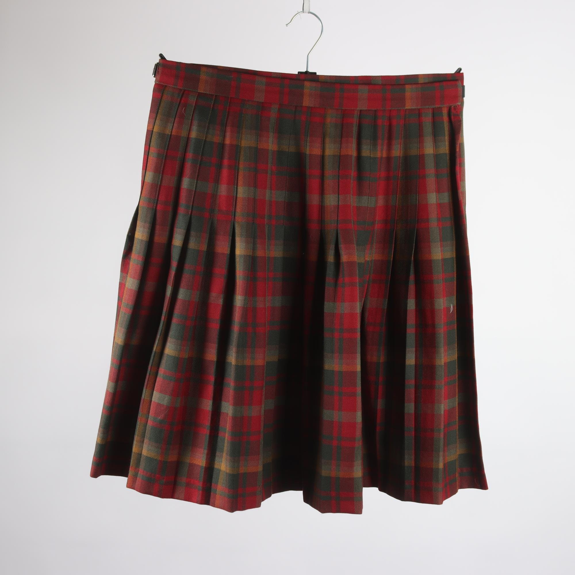 Kjol, Glaschu Scotland, rutig, röd, 100% ull, stl. 42.