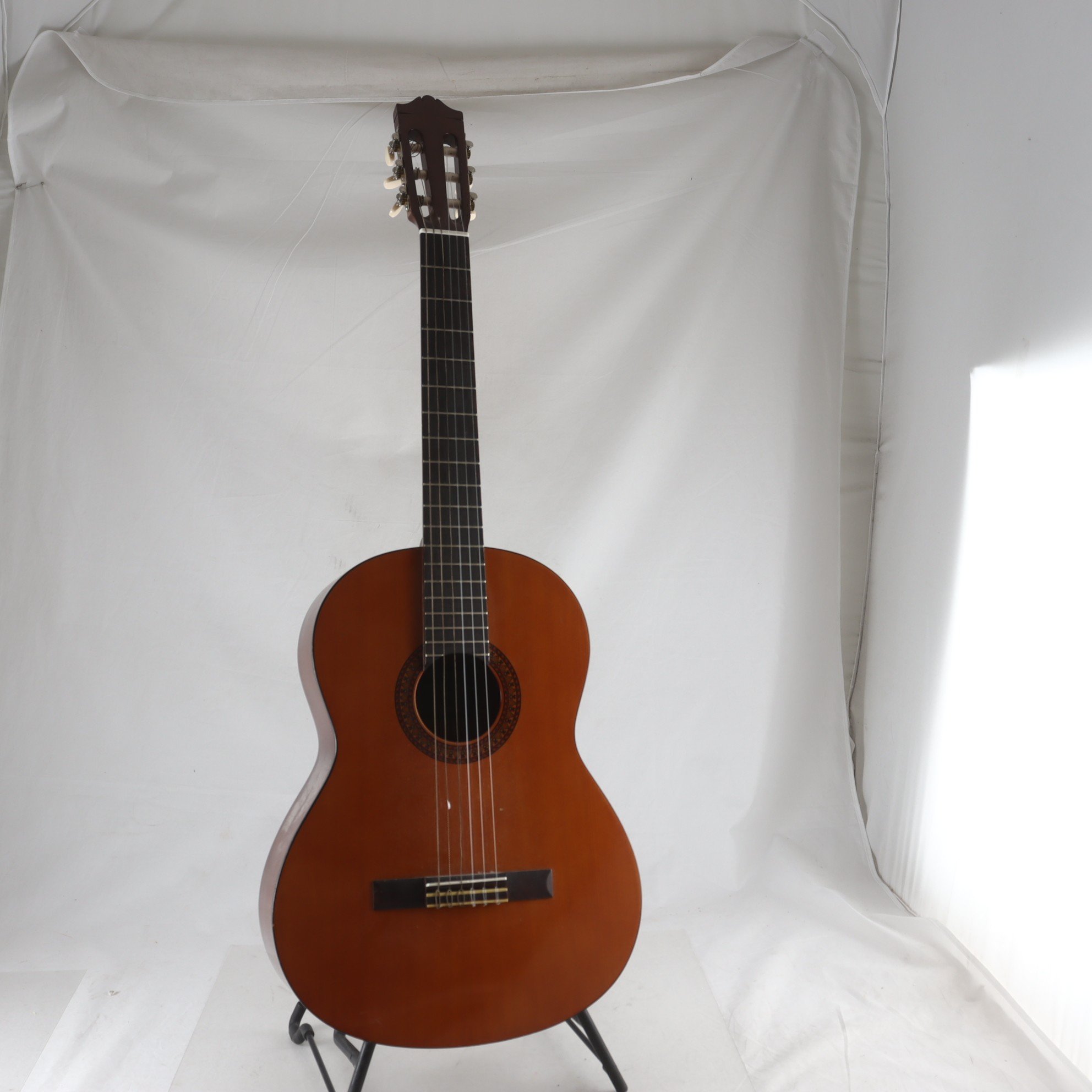 Akustisk gitarr, Yamaha C-45. Endast avhämtning