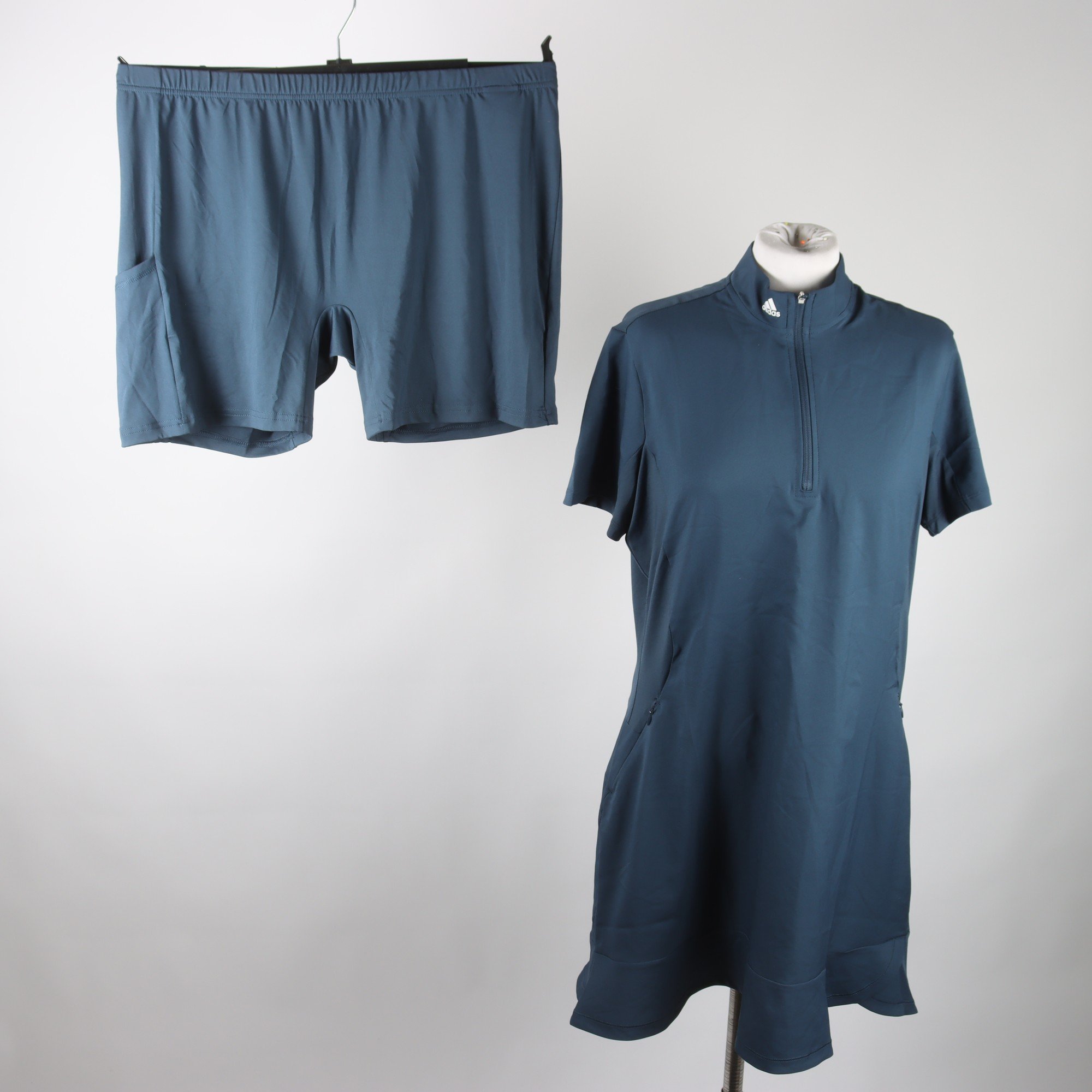Klänning och träningsshorts, Adidas, blå, stl. L.