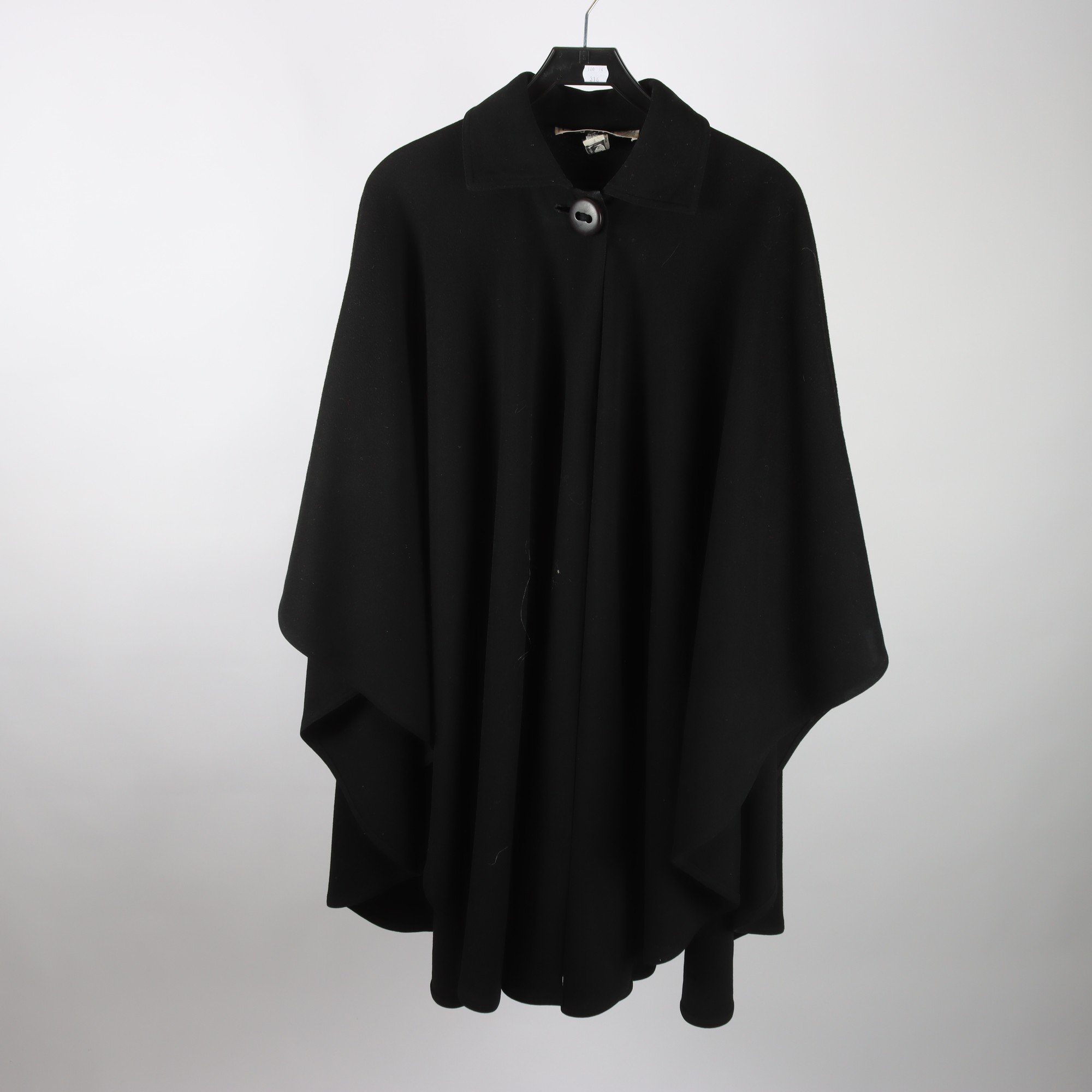 Cape, Caroline Rohmer, svart, 100% ull, stl. one size.