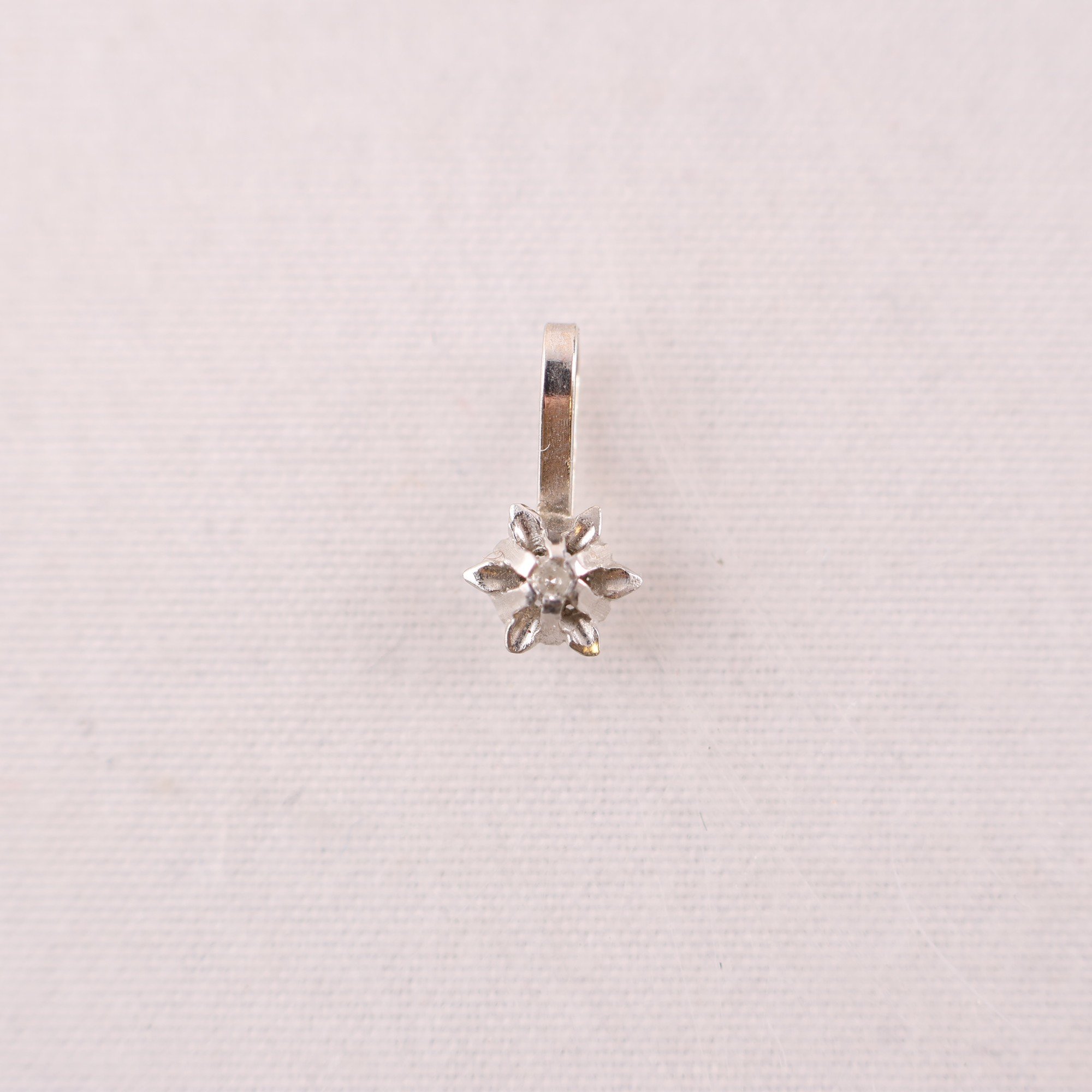 Hänge, vitguld 18k, slipad sten, brv: 0.3g