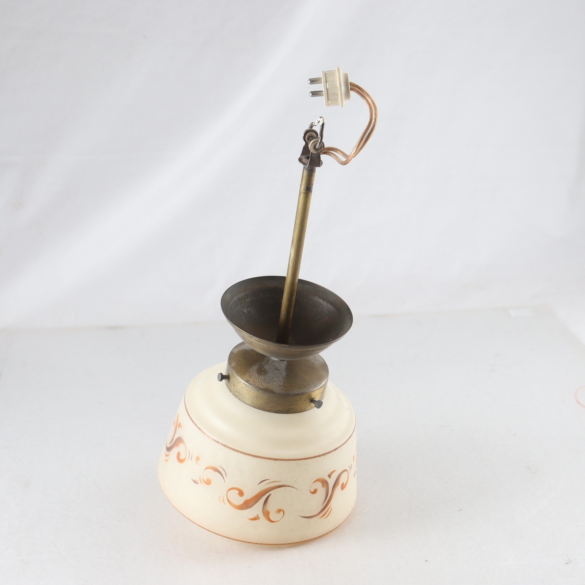 Taklampa, 1940-tal, glas, mässing. Samfraktas ej.