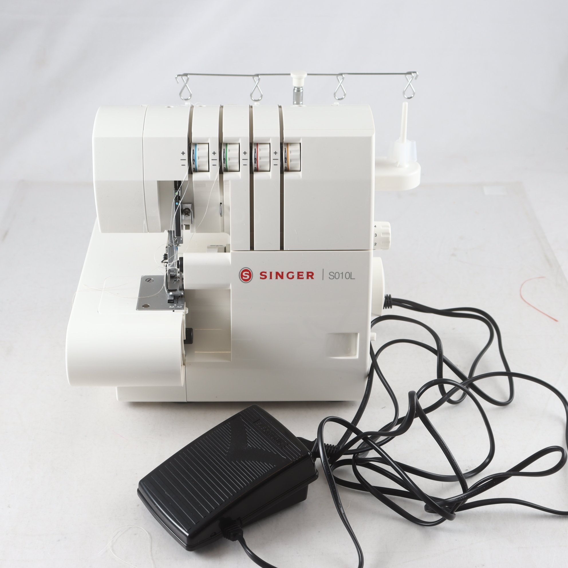 Singer S010L, overlockmaskin. Endast avhämtning.