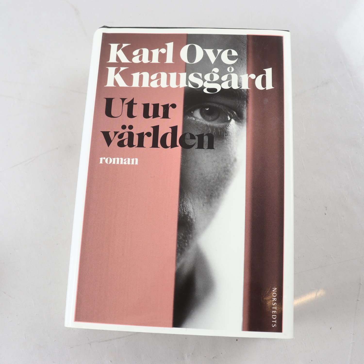 Bok, ”Ut ur världen”, Karl Ove Knausgård.