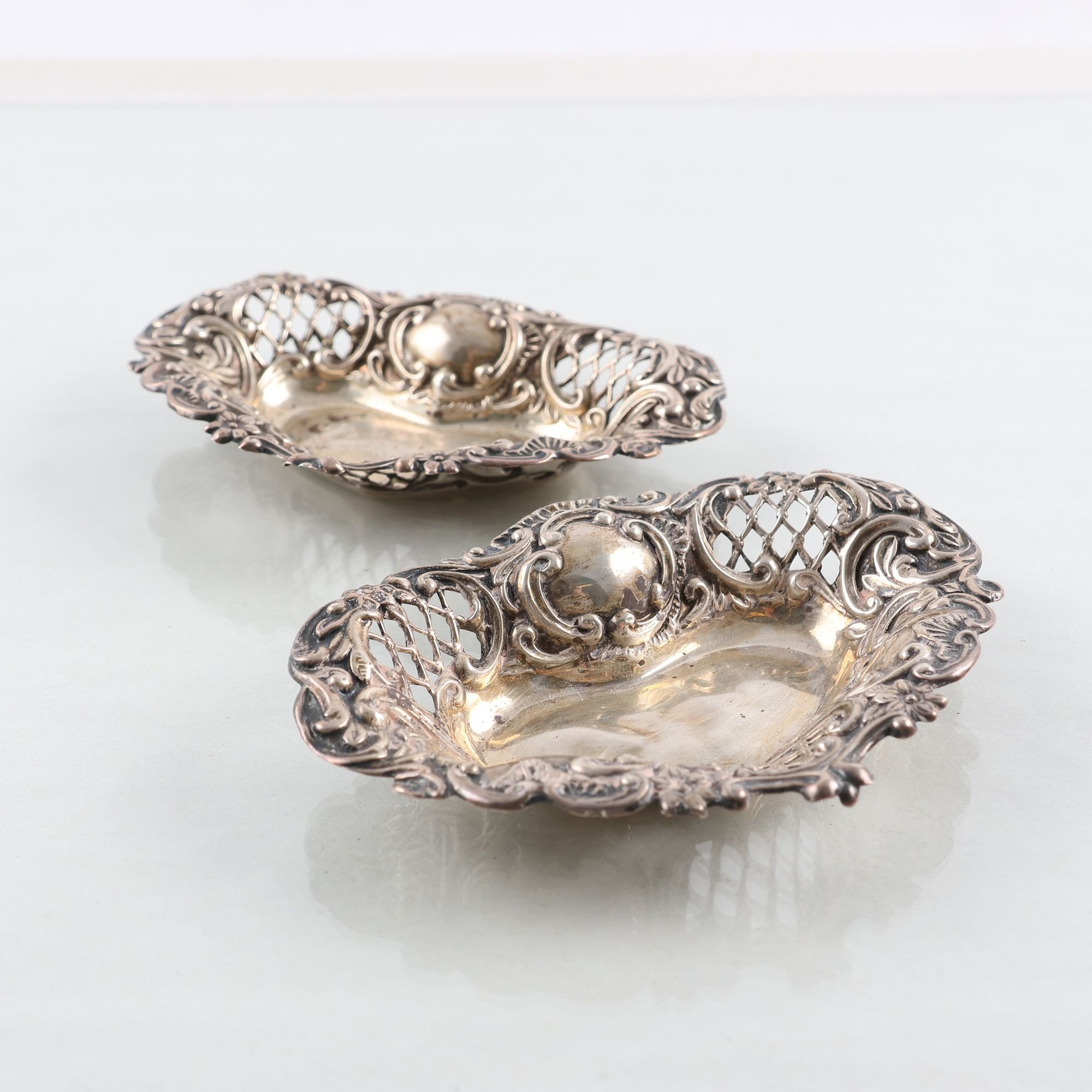 Paret gallerskålar, silver, Chester, England, 1896