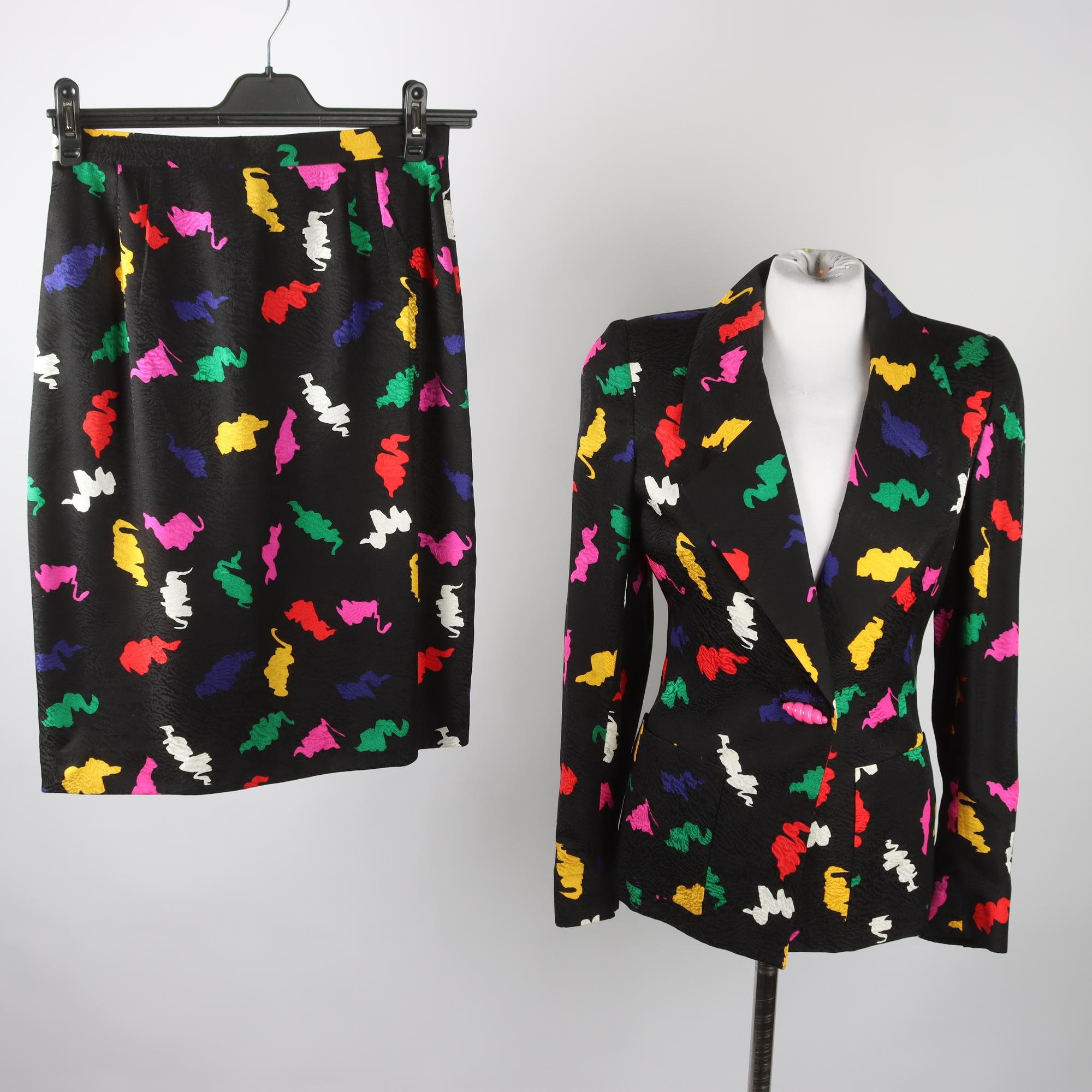 Dräkt, David Hayes, svart, grön, gul, 100% silke, stl. 4.