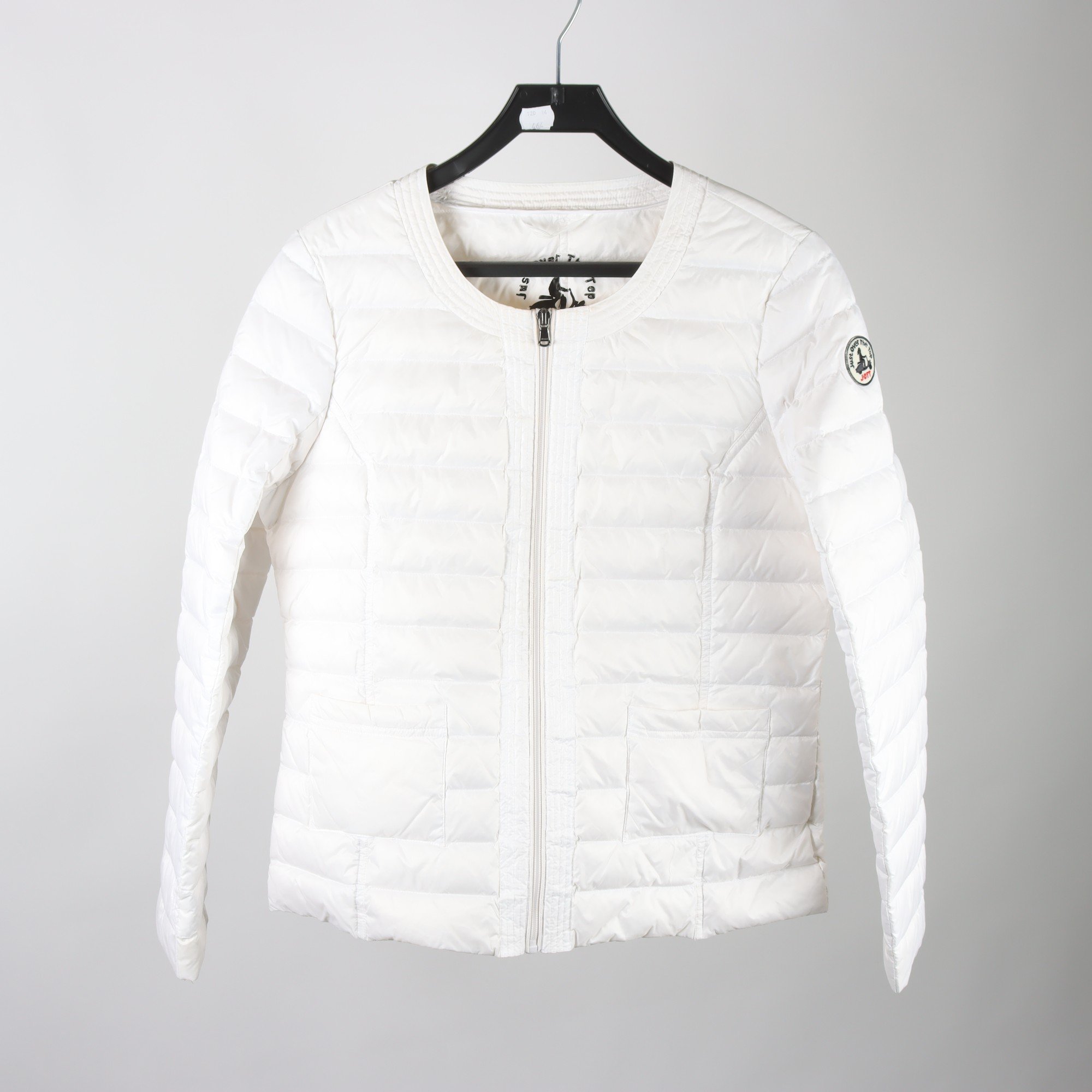 Dunjacka, Jott, vit, stl. L.