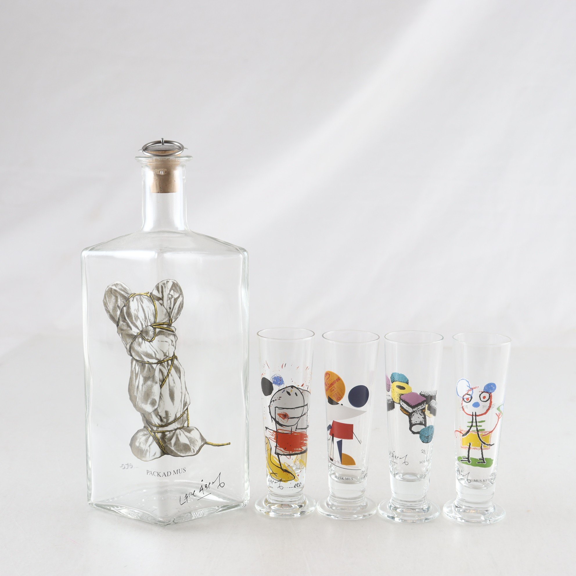 Flaska & snapsglas, Lasse Åberg. Samfraktas ej.