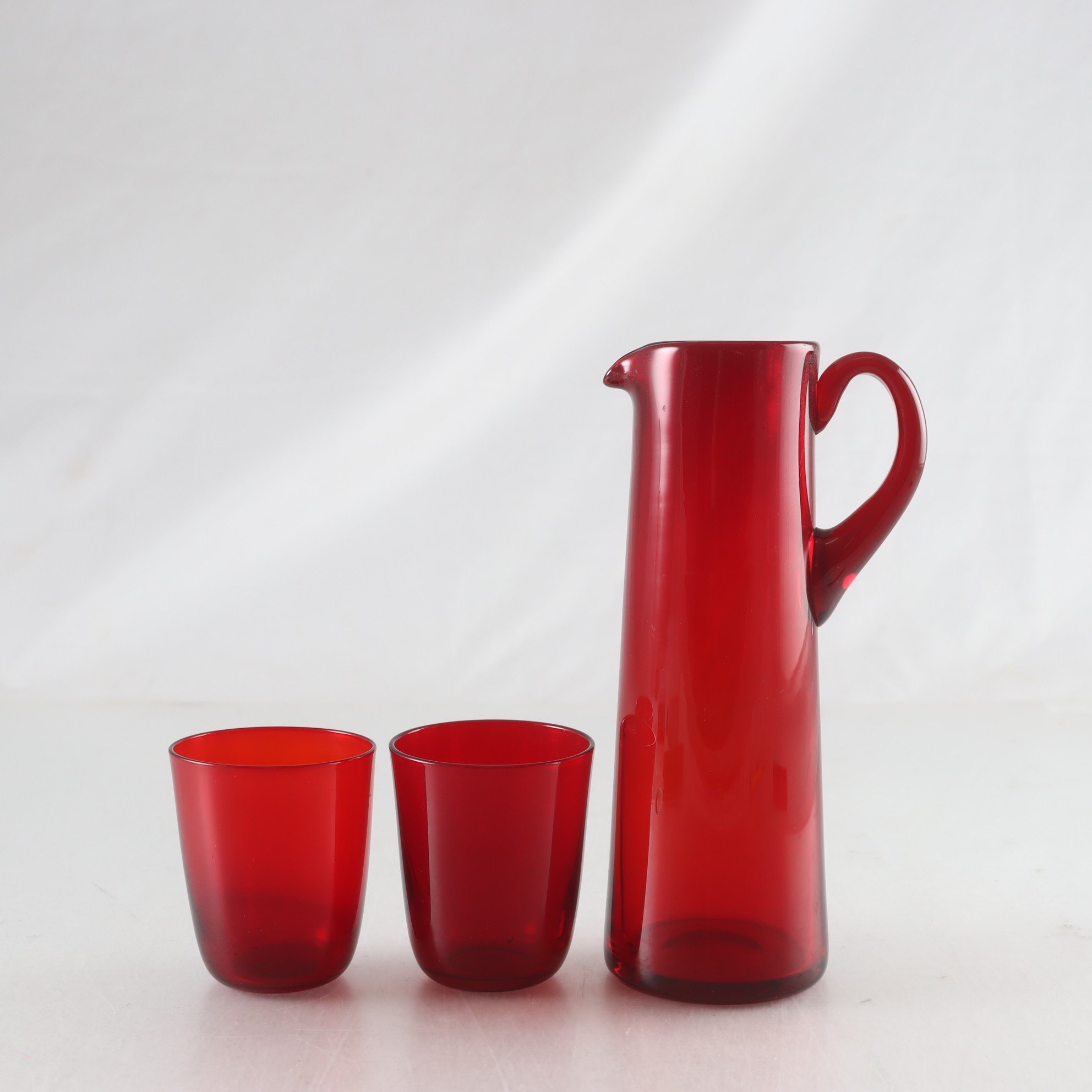 Tillbringare & glas, Reijmyre, Monica Bratt, rött glas.