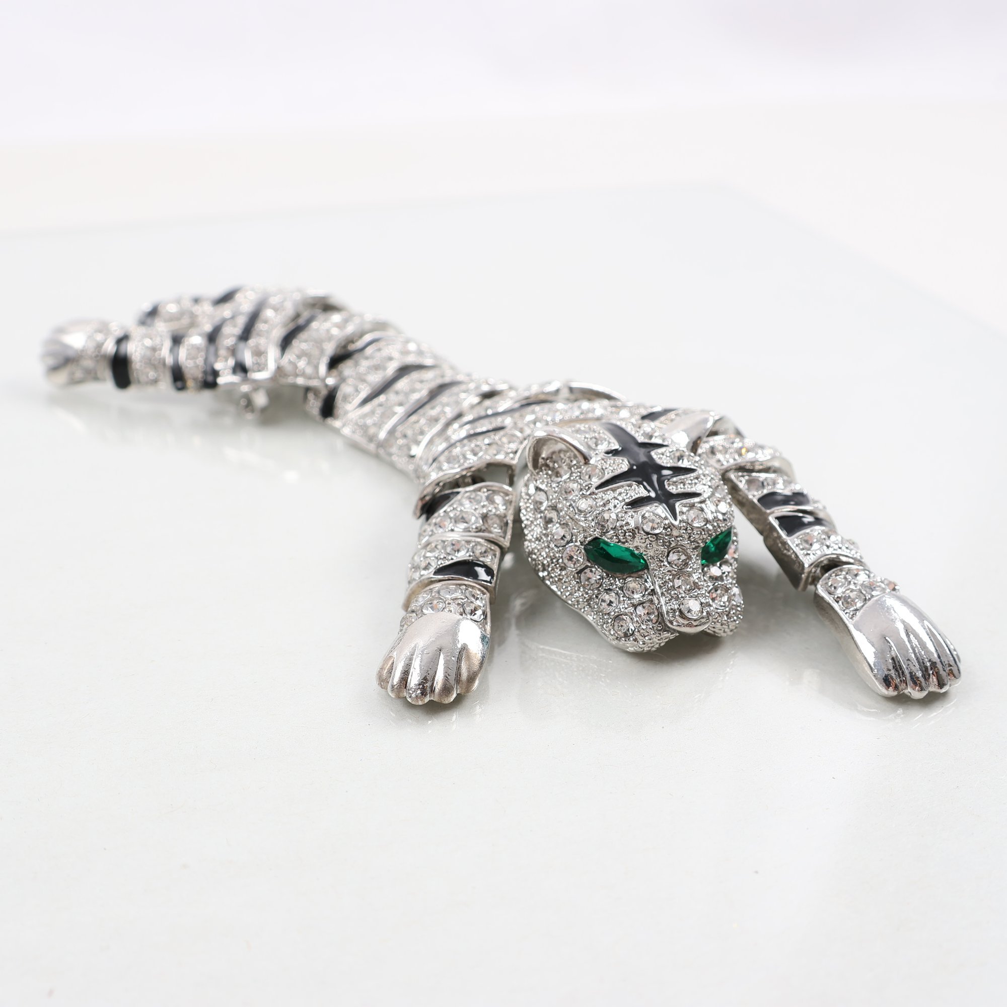 Brosch, metall, stenar, emalj, tiger