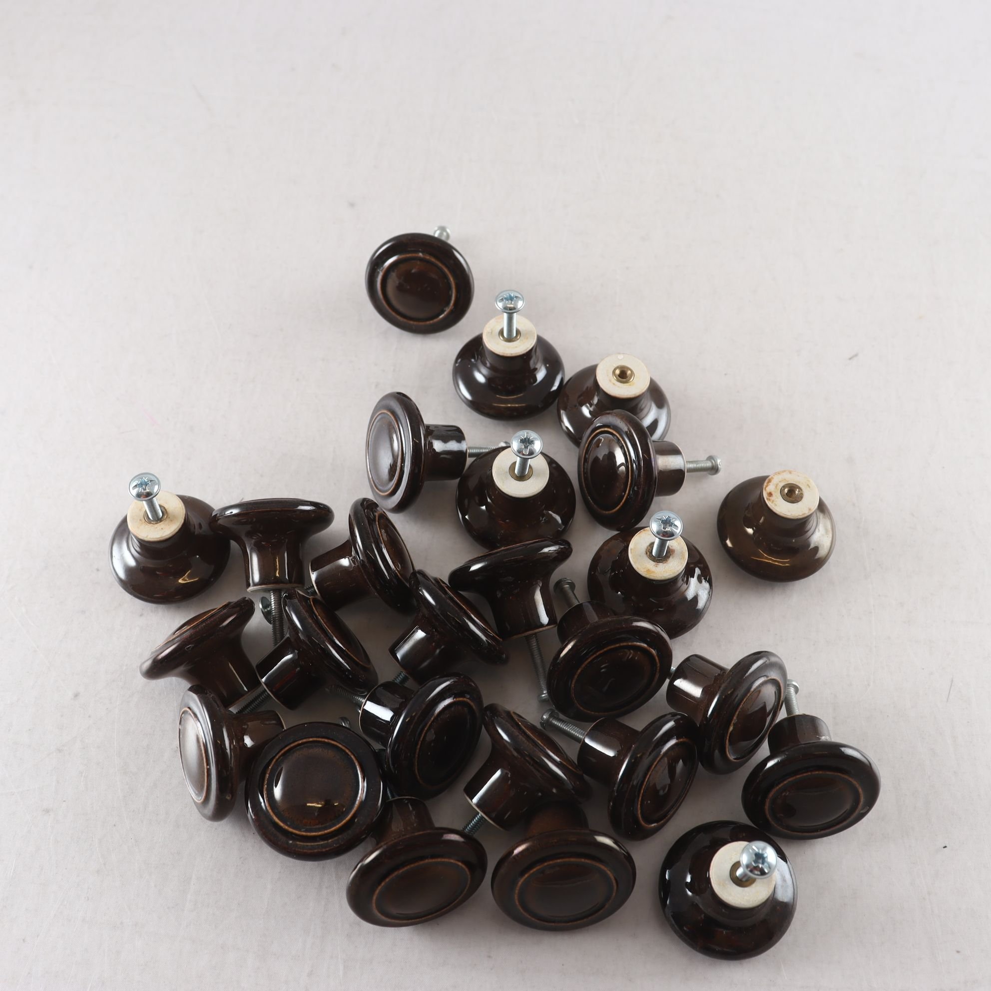 Knoppar, Keramik, bruna, 26 st.