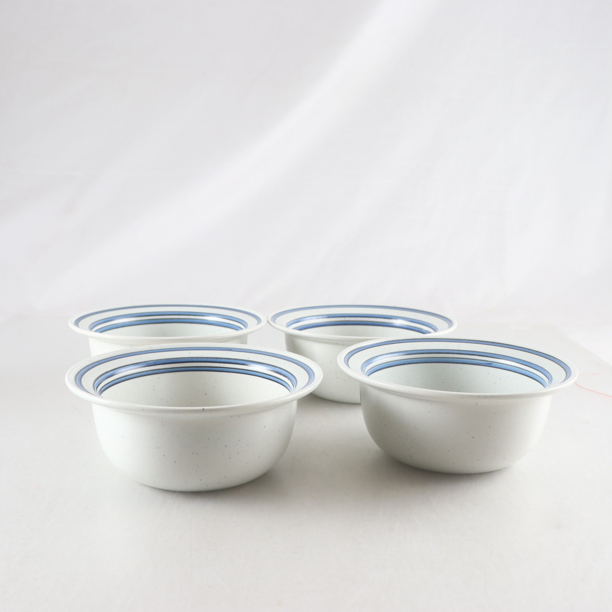 Skålar, Gustavsberg, ”Dart”, Stig Lindberg, stengods, 4 st. Samfraktas ej.