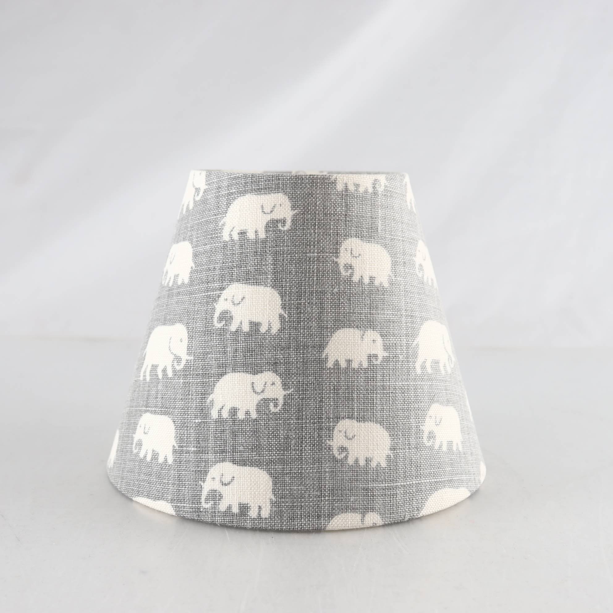 Lampskärm, Svenskt Tenn, ”Elefant”, Estrid Ericson, ljusgrå. Samfraktas ej.