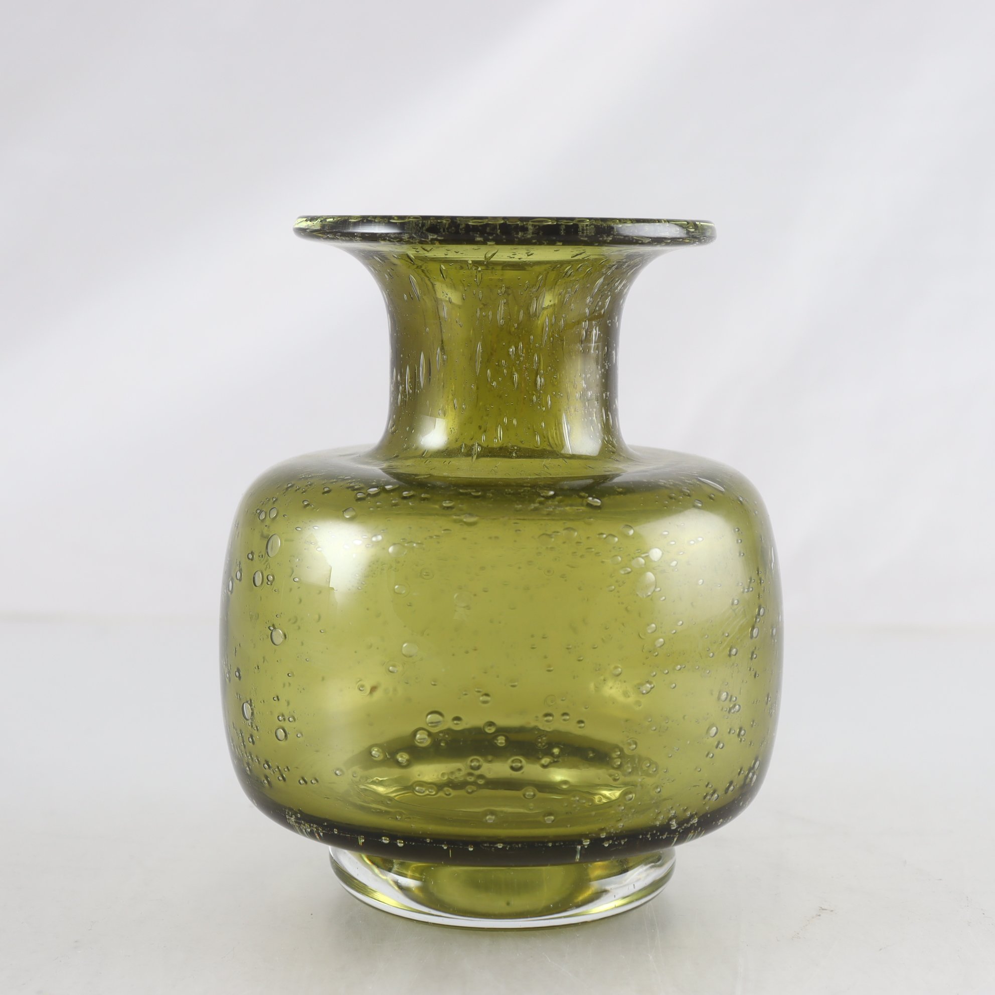 Vas, Boda glasbruk, Erik Höglund, grönt bubbligt glas.