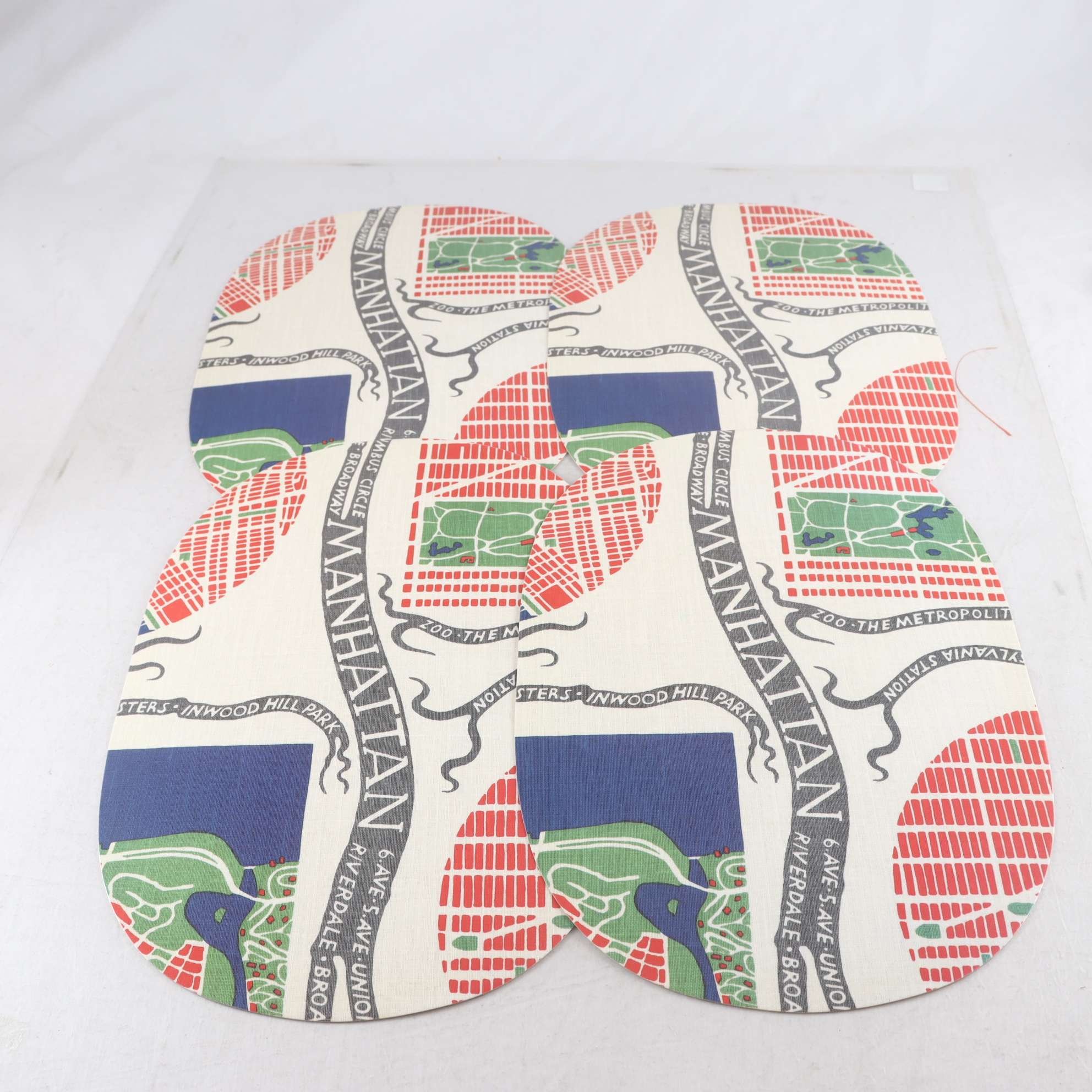 Bordstabletter, Svenskt Tenn, ”Manhattan”, Josef Frank, 4 st.