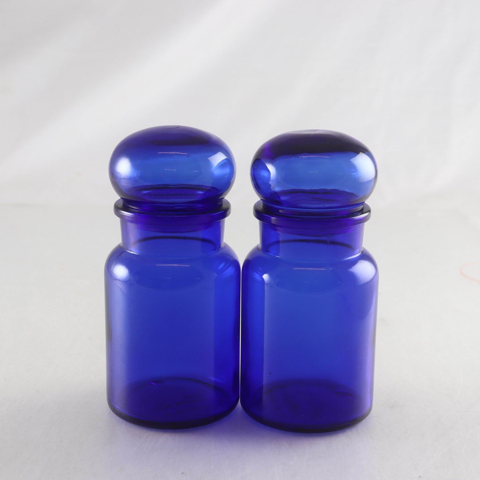 Glasburk med lock, Belgien, blå, 2 st.