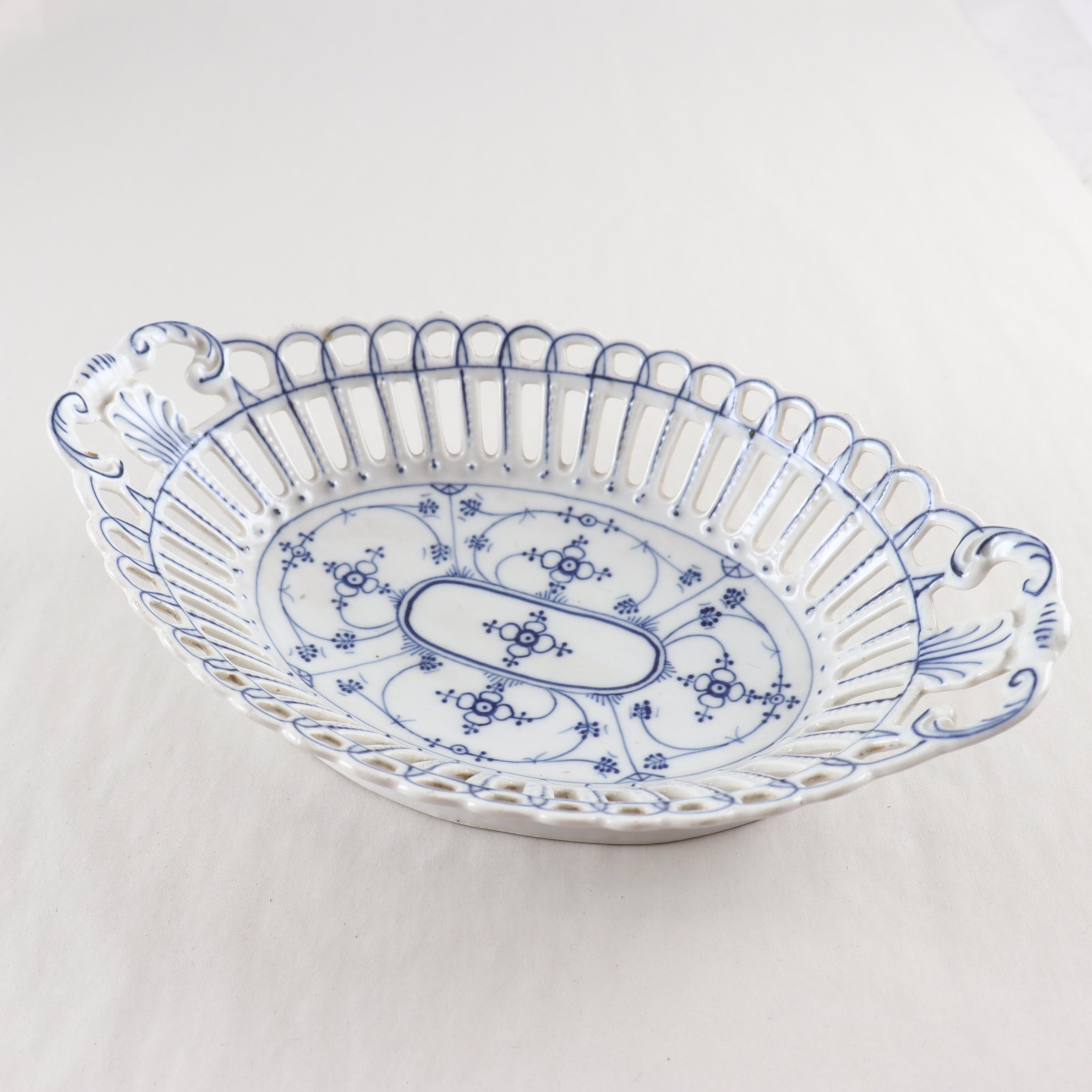 Gallerskål, Kahla Blau Saks, Tyskland, 1900-tal. Samfraktas ej