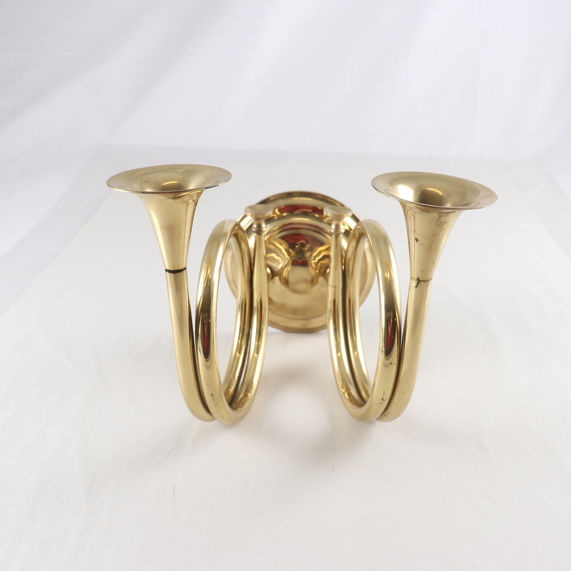 Väggljusstake, mässing, trumpet, senare hälfen av 1900-talet. Samfraktas ej