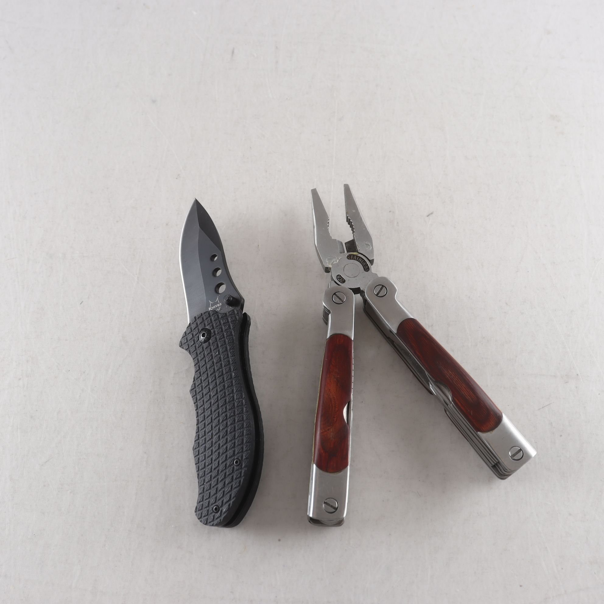 Utfällbar kniv och mulitverktyg, metall. knives & flextronics