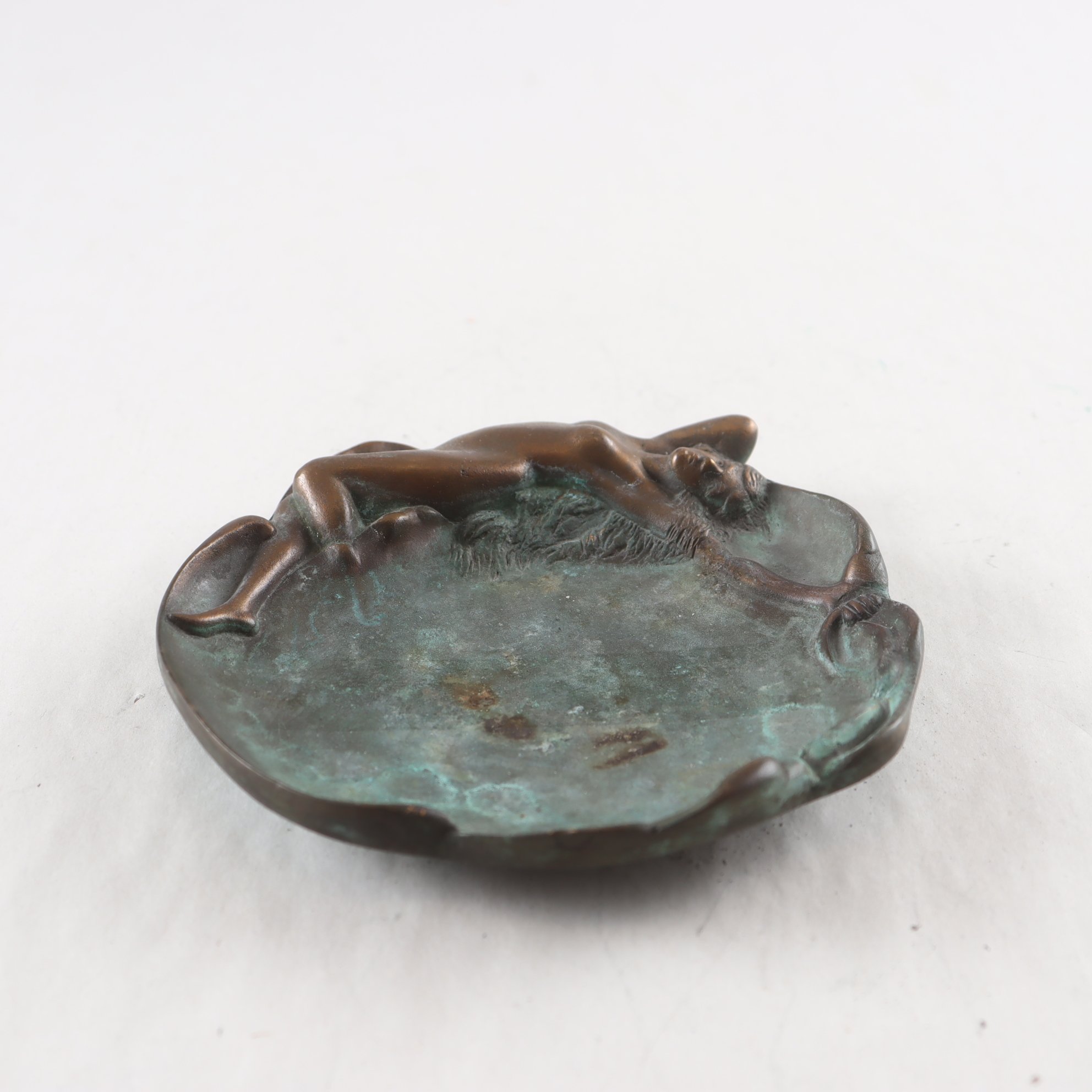 Askfat, brons, reliefdekor, jugend