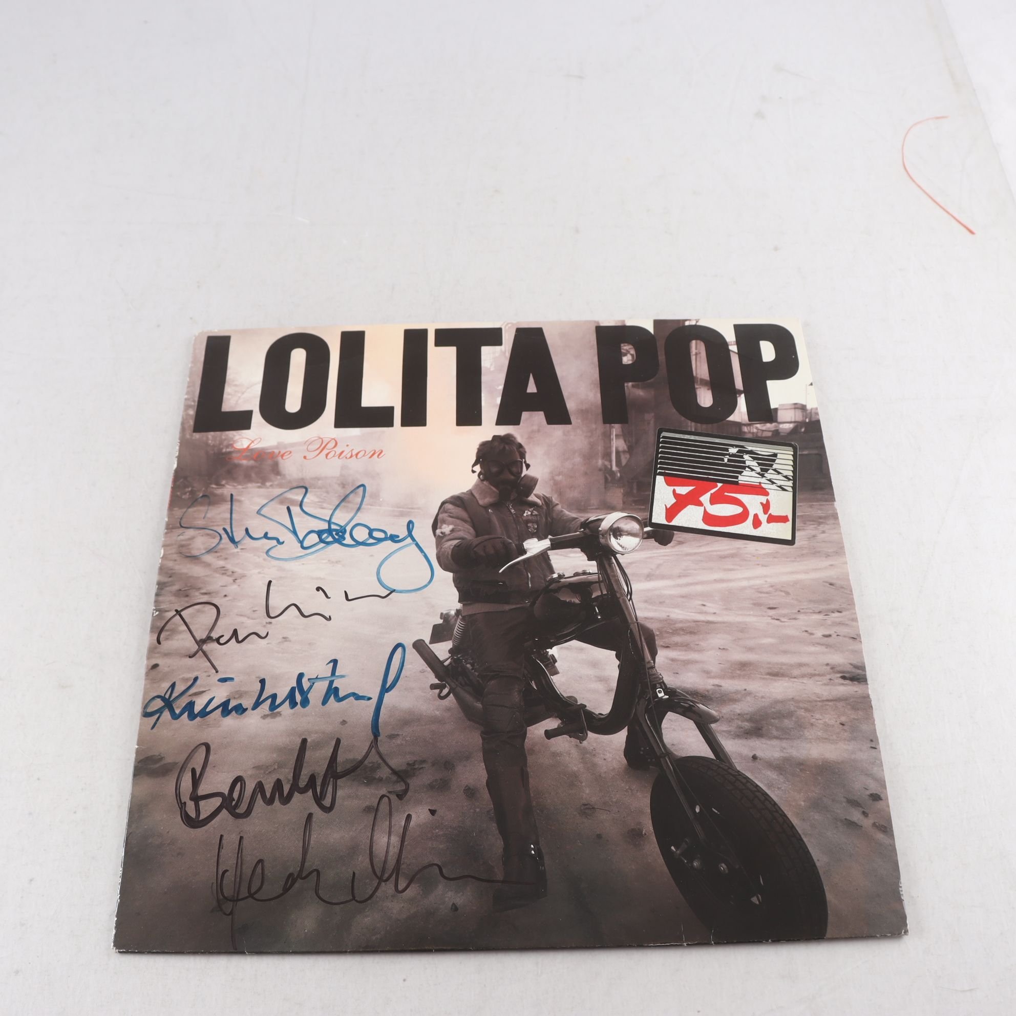 LP Signerad, Lolita Pop, Love Poison