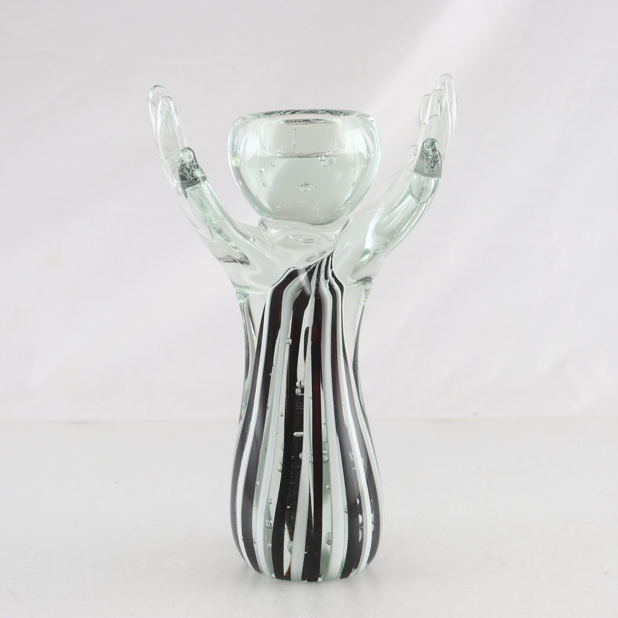 Ljuslykta, Konstglas, händer, 1900-tal. Samfraktas ej.