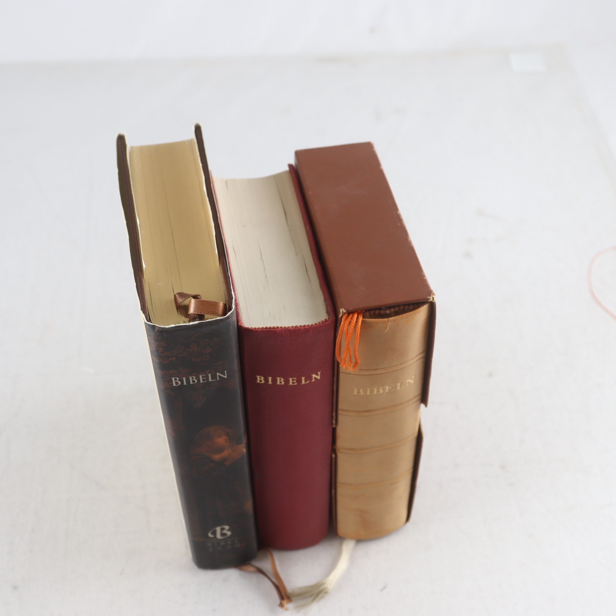 Samling med biblar, 3 st, olika upplagor