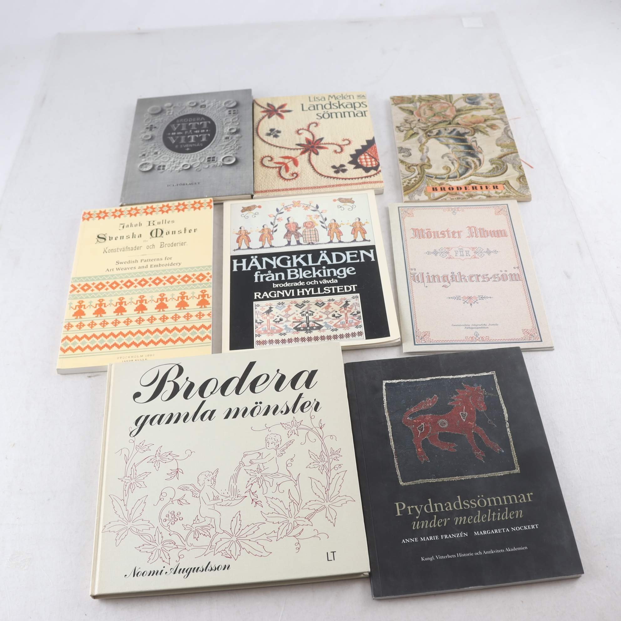 Äldre tiders broderi, bokpaket med 8 volymer