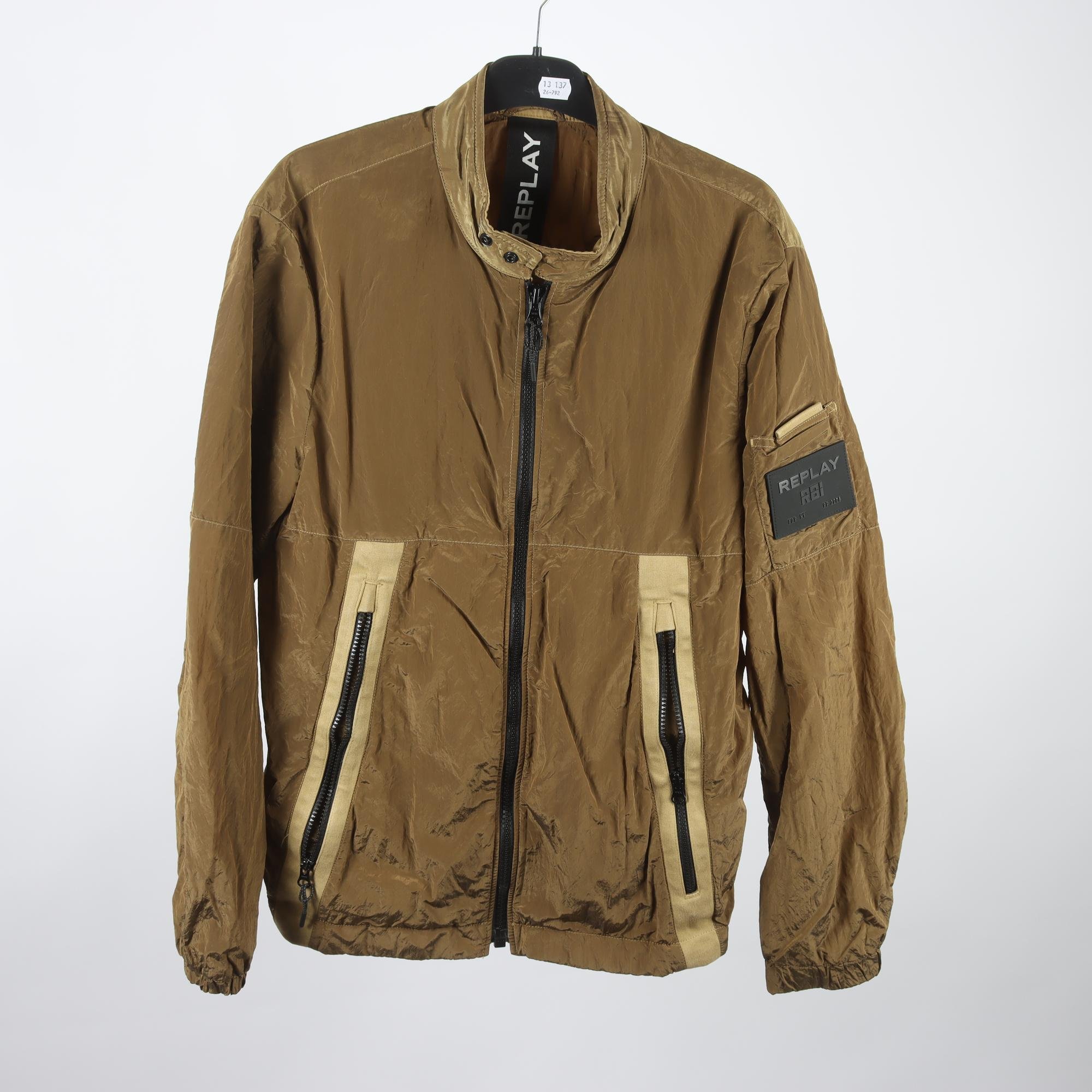 Jacka, Replay, stl. M