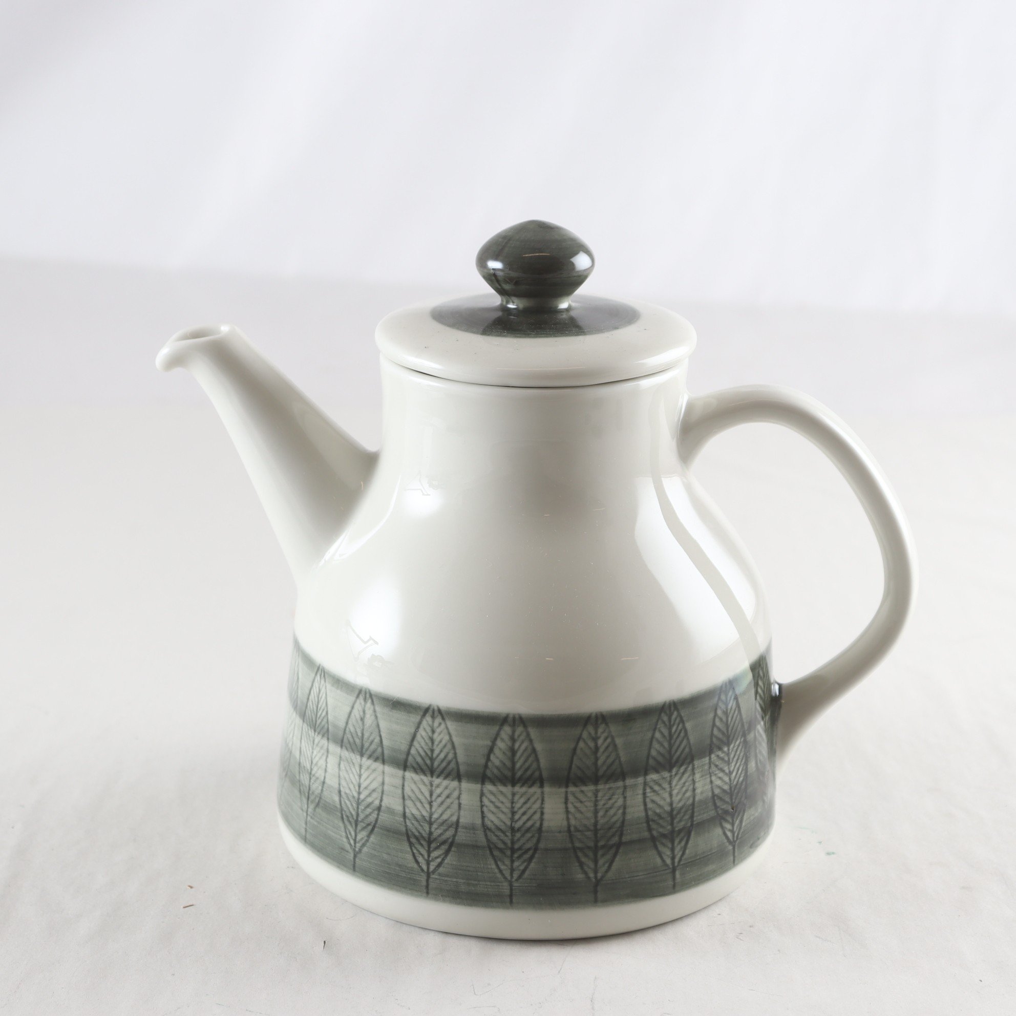 Tekanna, ”Koka”, Hertha Bengtson, Rörstrand. Samfraktas ej.