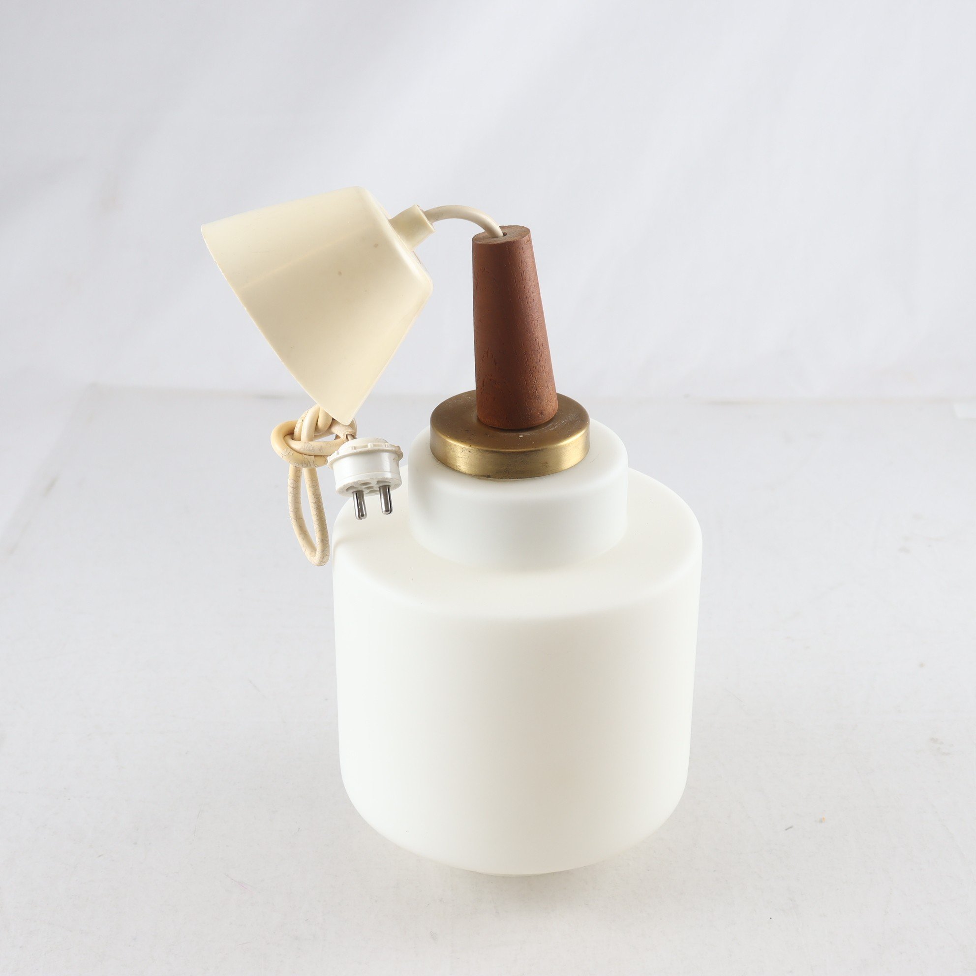 Taklampa, retro, teak, mässing och glas. Samfraktas ej.