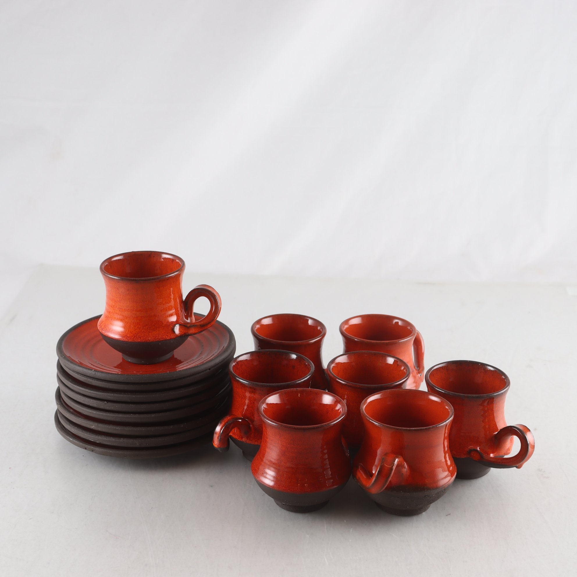 Koppar med fat, KK Danmark, stengods, retro, 8 st. Samfraktas ej.