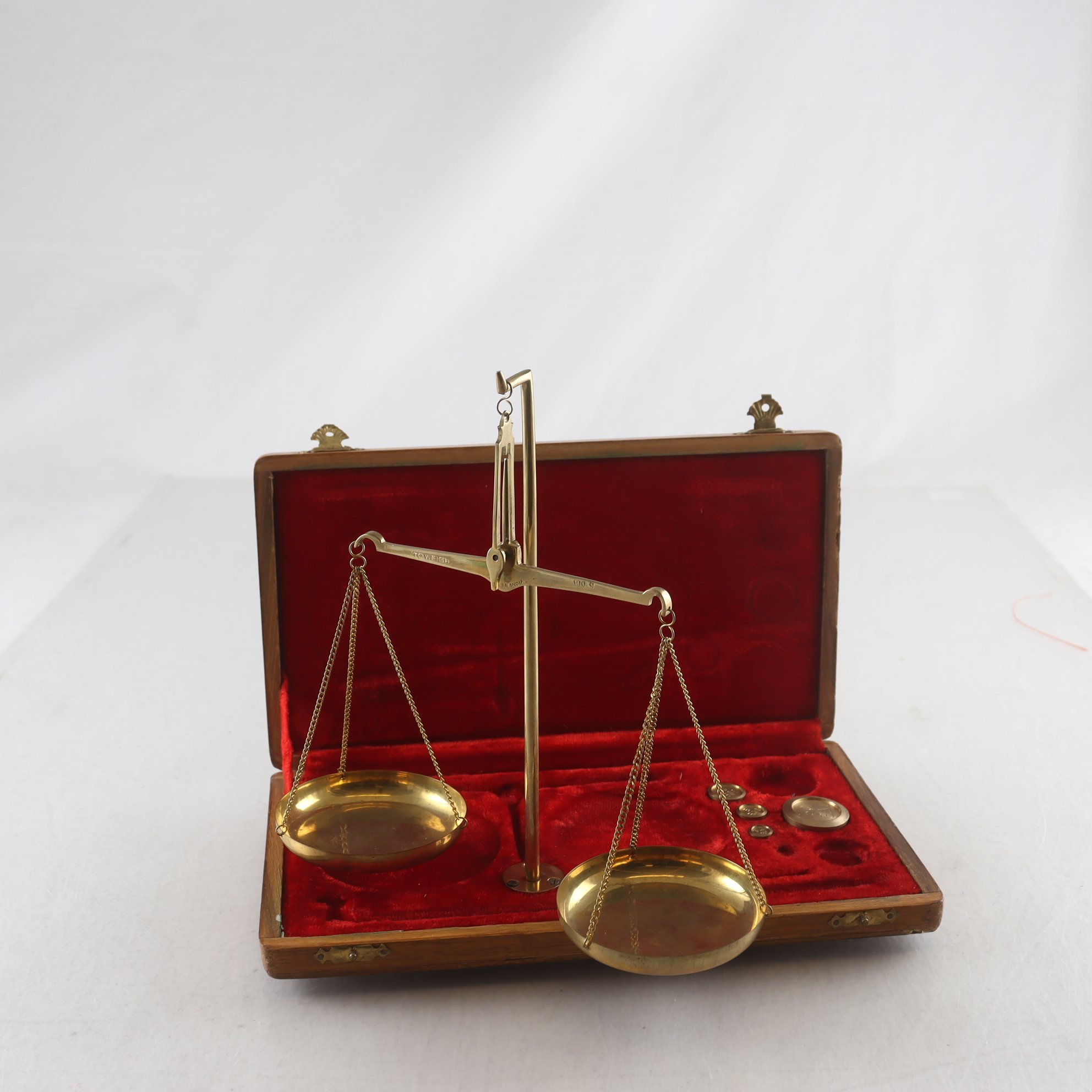 Vågskål med vikter, Mässing, Indien.