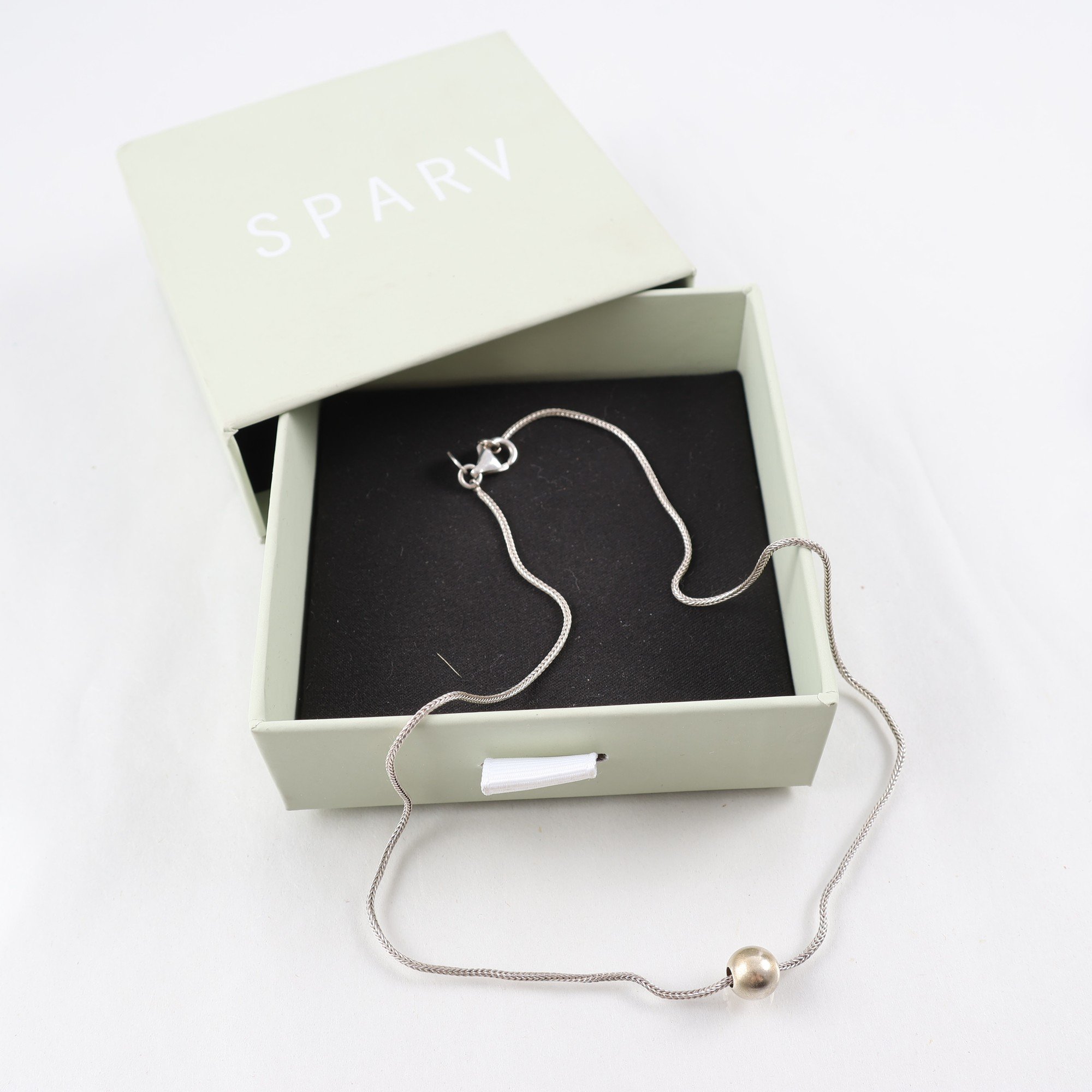 Halsband, silver 925, kula, vikt: 4.4g