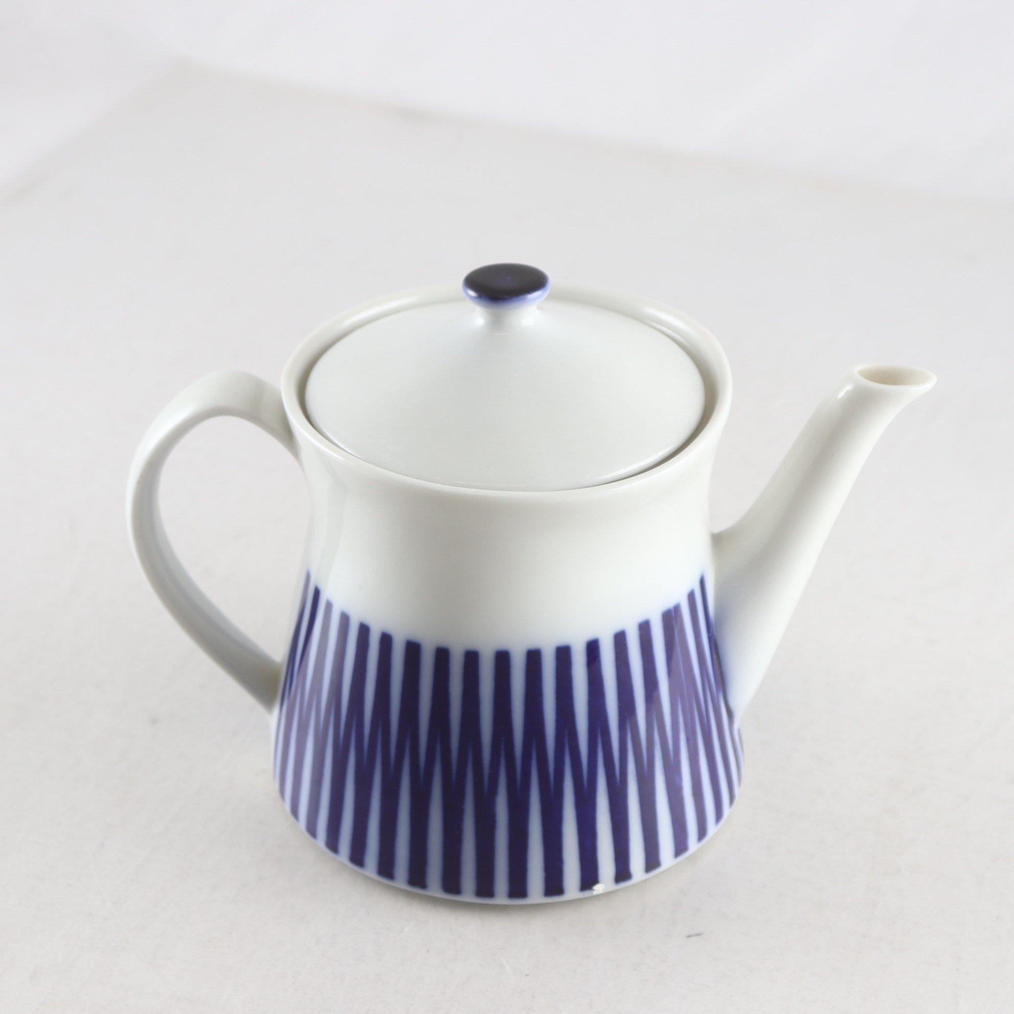 Tekanna, Uppsala-Ekeby, ’Cleo’ Arthur Percy. Samfraktas ej.