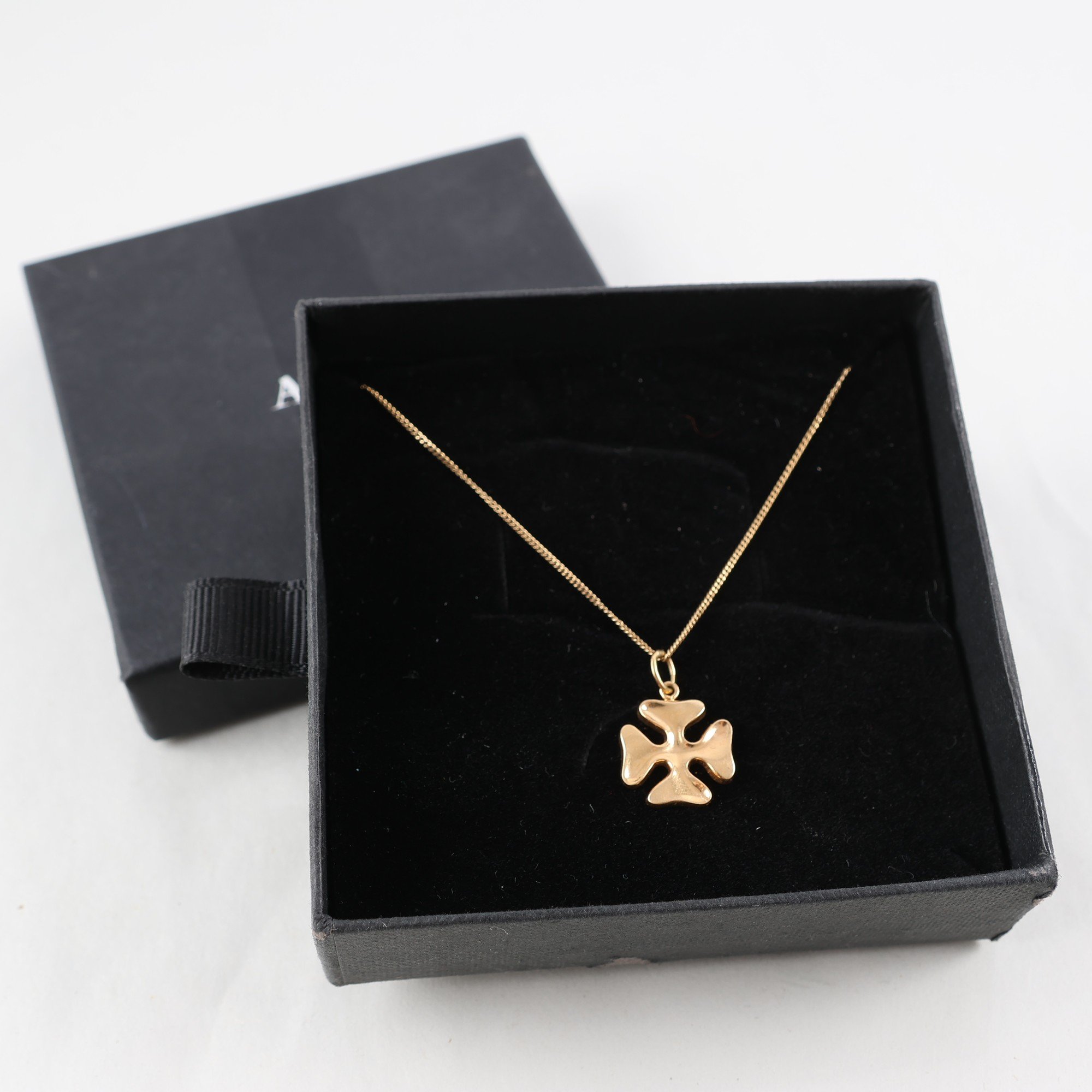 Halsband & hänge, guld 18k, vikt: 2.8g