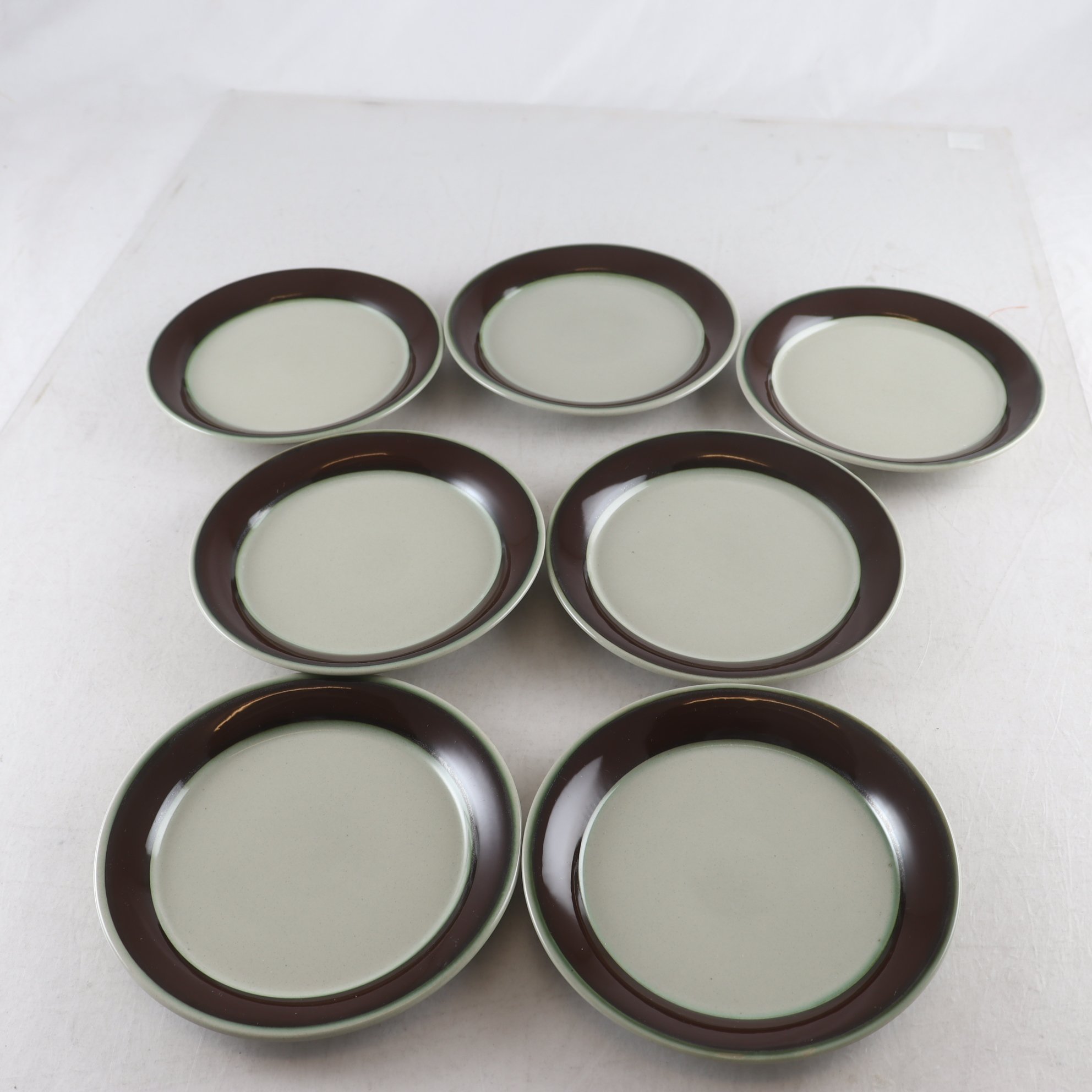 Assietter, Höganäs, ”Agat”, Hertha Bengtsson, stengods, 7 st. Samfraktas ej.