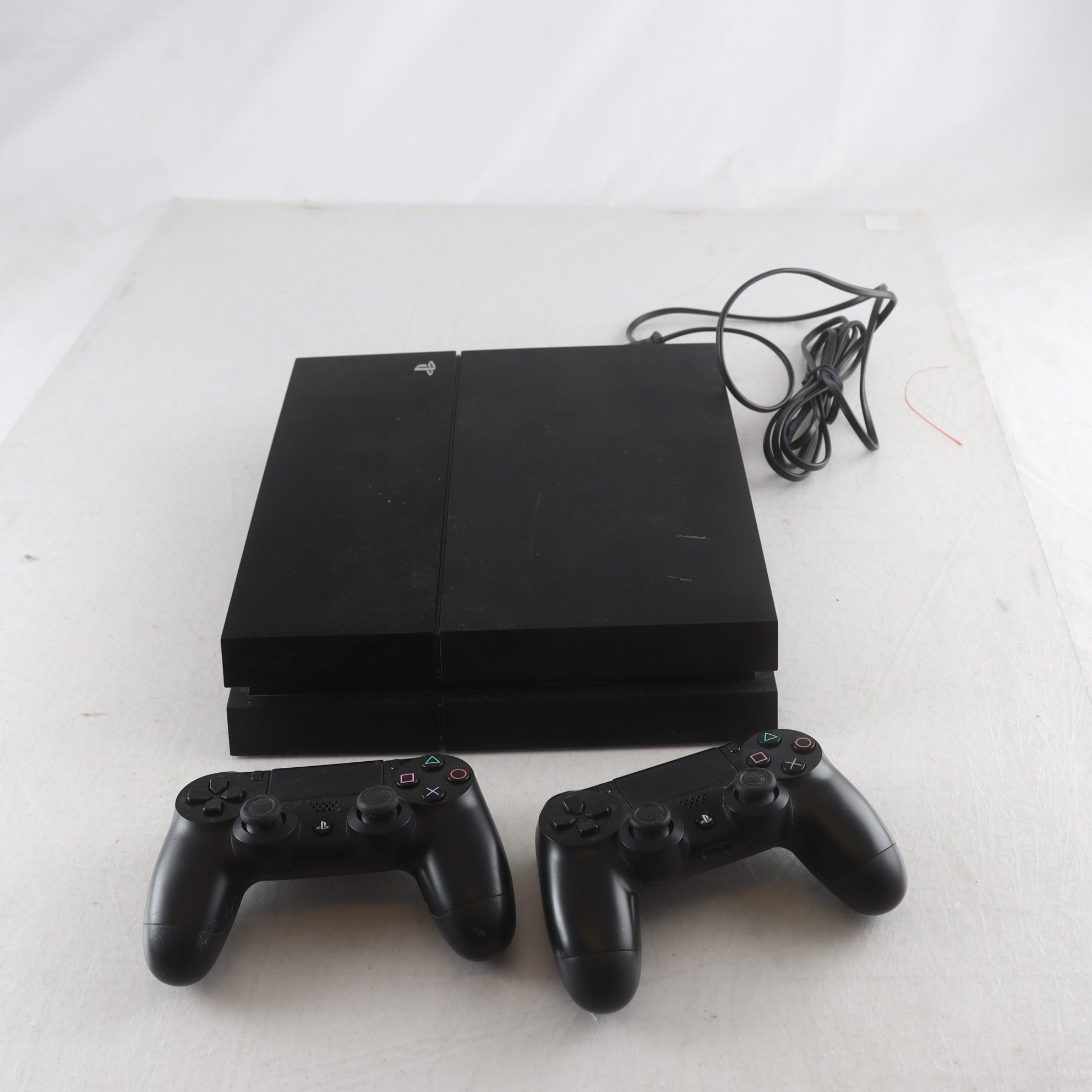 Sony playstation 4. Samfraktas ej.