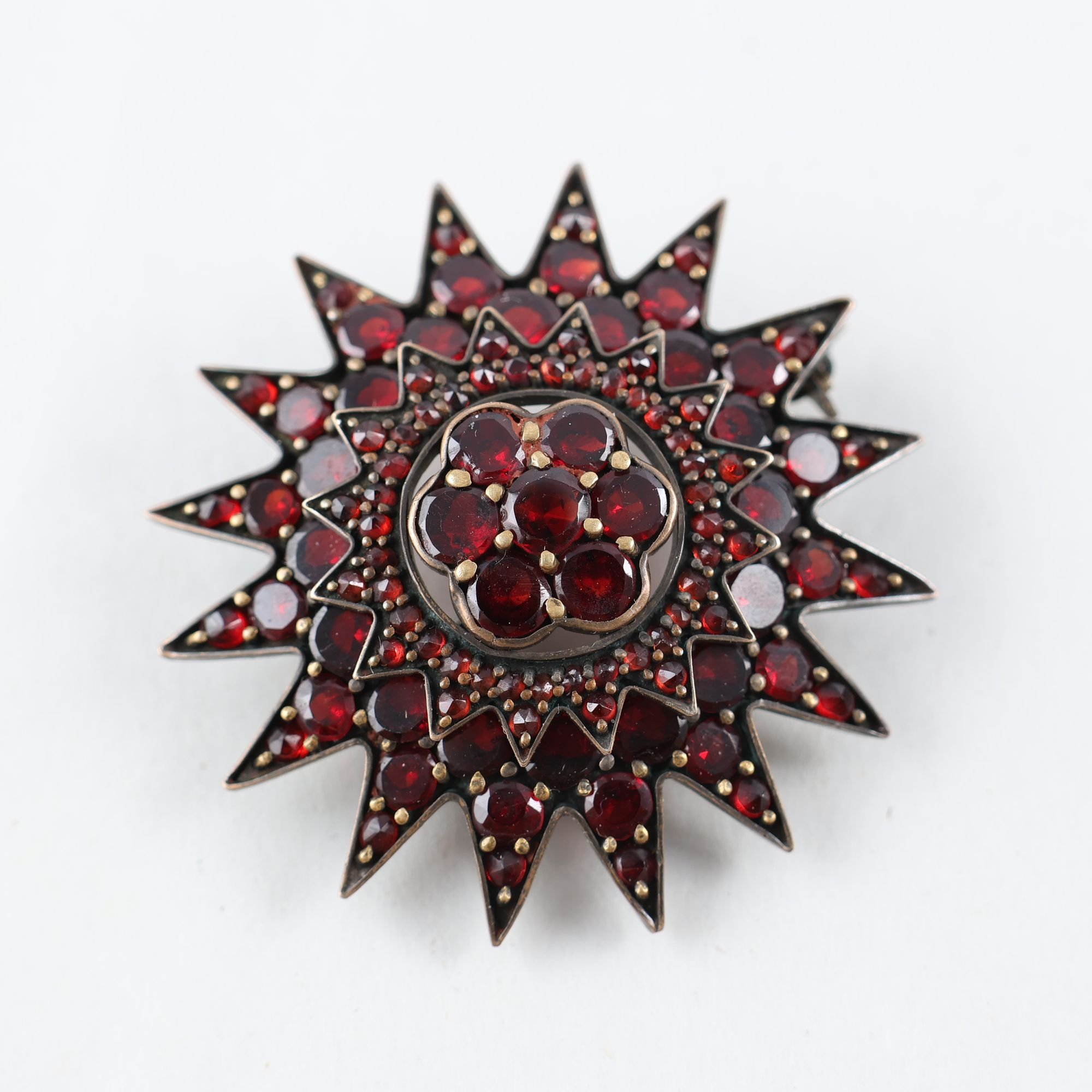 Brosch, Viktoriansk, böhmiska granater, antik.