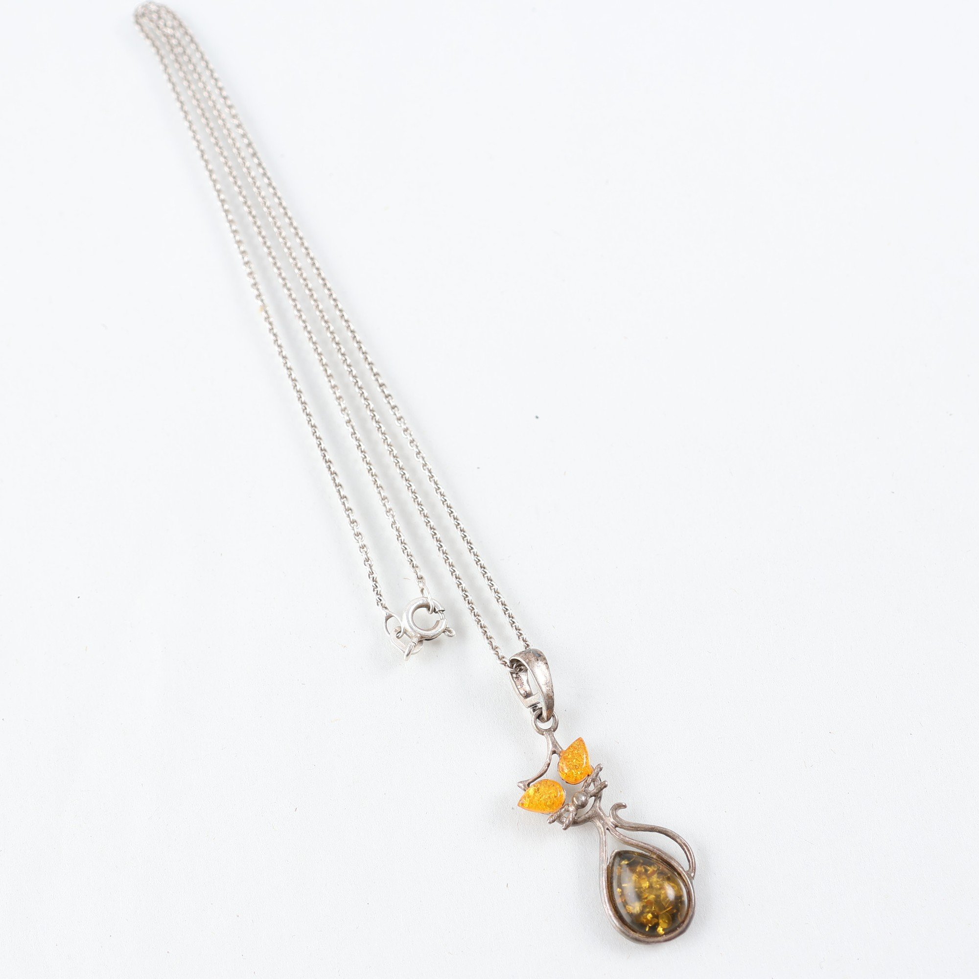 Silverkedja med hänge, ”Katt, silver 925, sten.