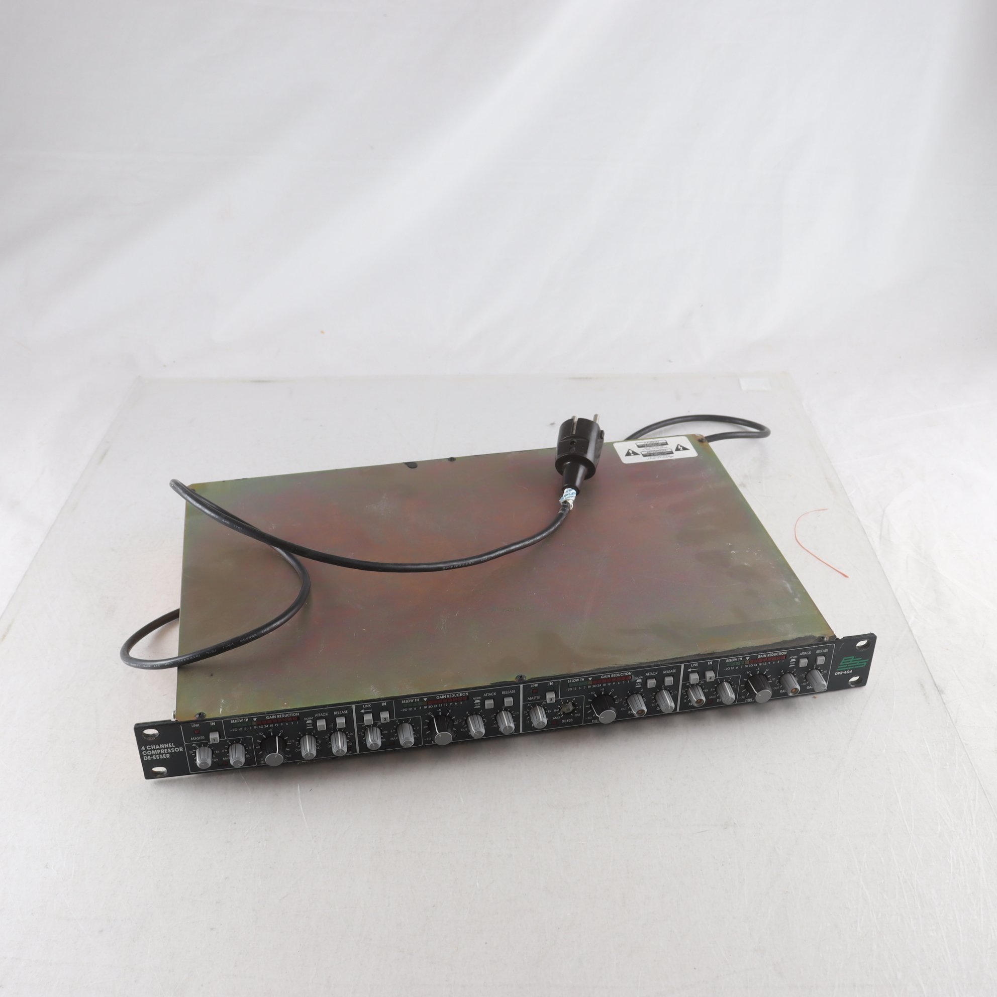 BSS DPR-404, 4 channel compressor. Samfraktas ej.