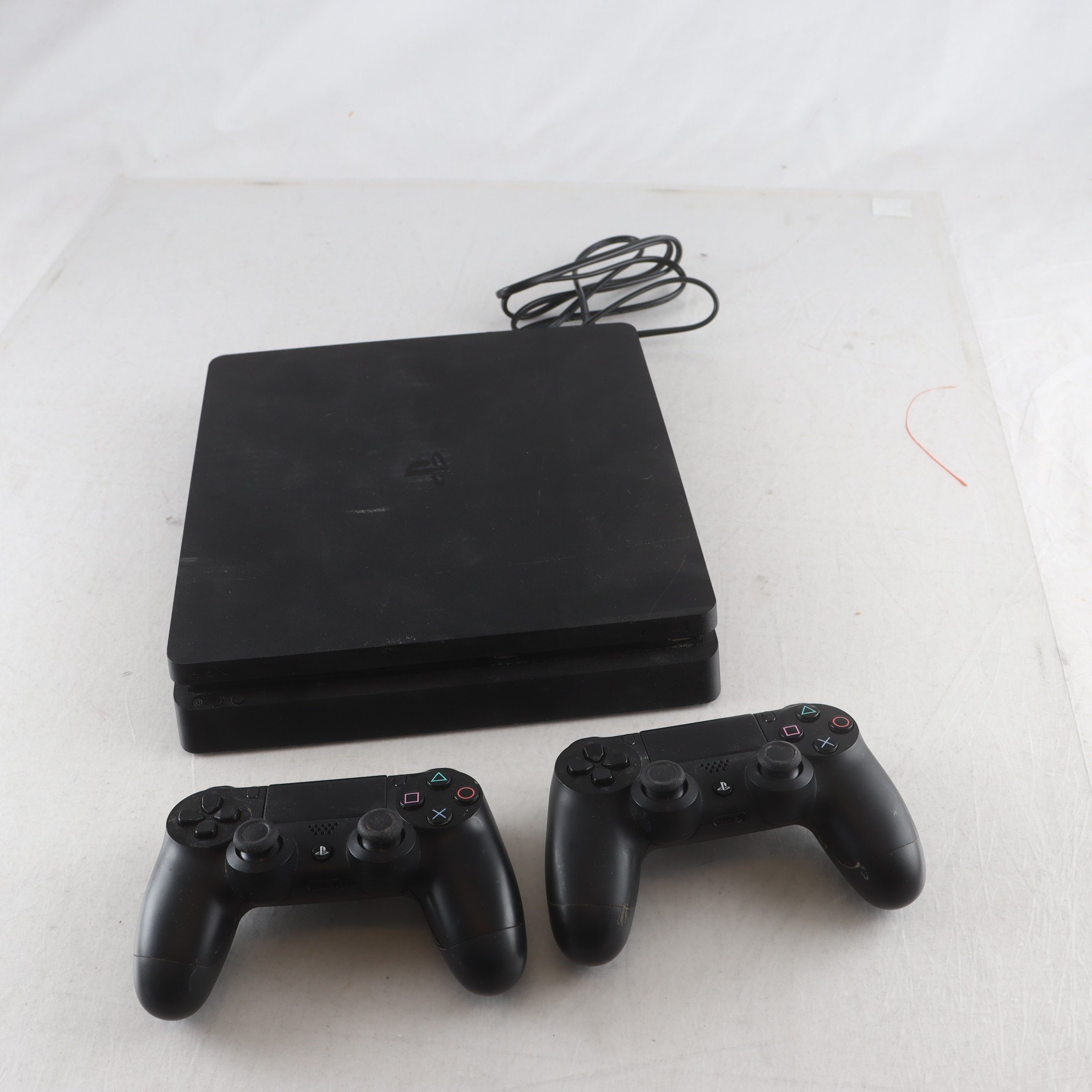 Sony playstation 4. Samfraktas ej.