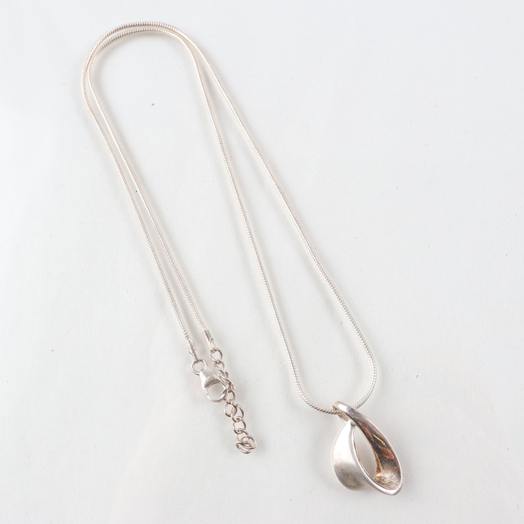 Halsband & hänge, silver, vikt: 7.4g