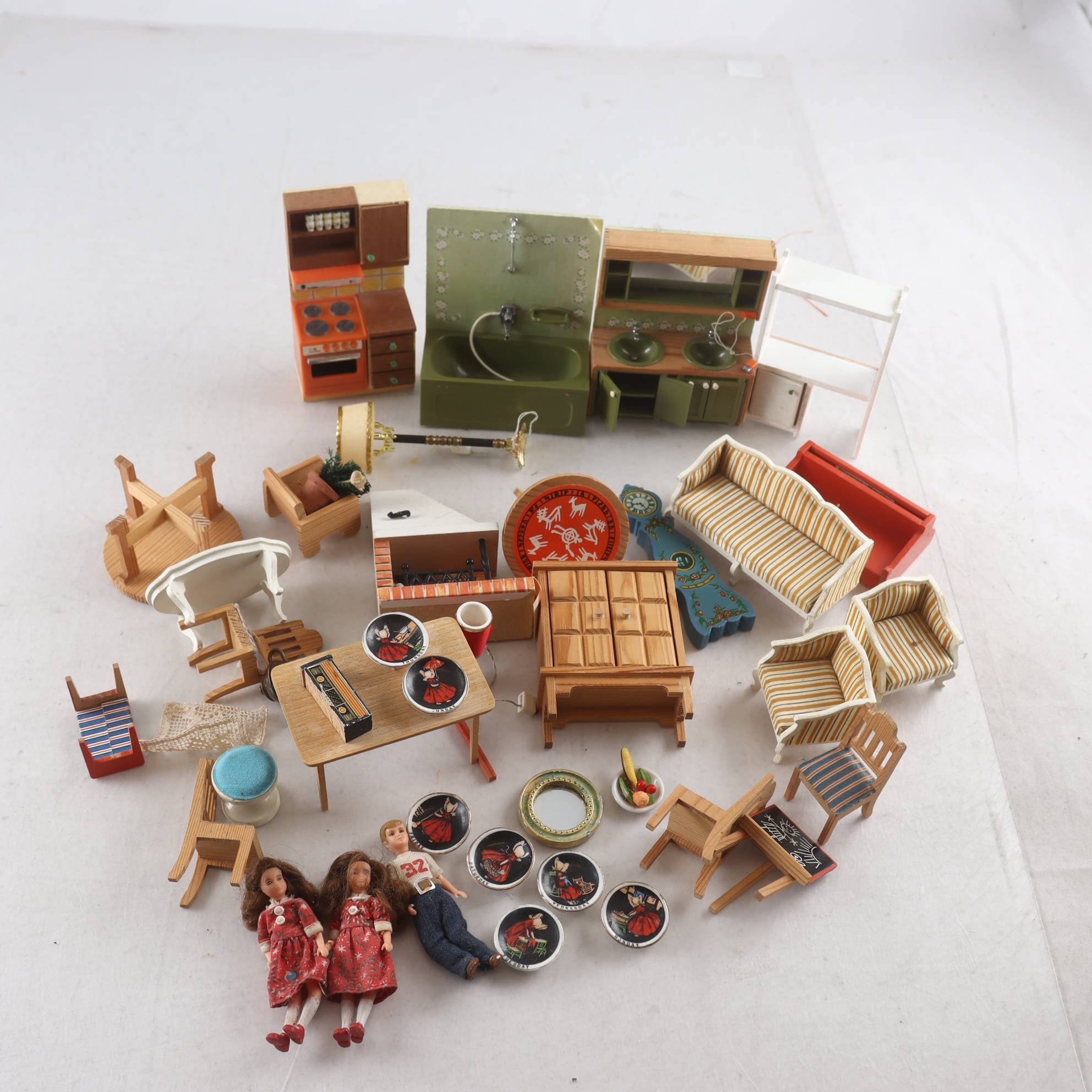 Dockskåpsmöbler, Lundby mfl, blandat,retro. Endast avhämtning