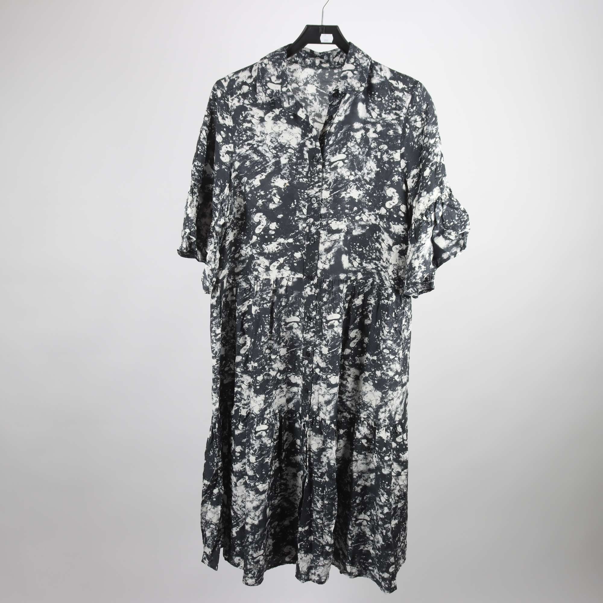 Klänning, Okänd, vit, svart, stl. ca. S/M.