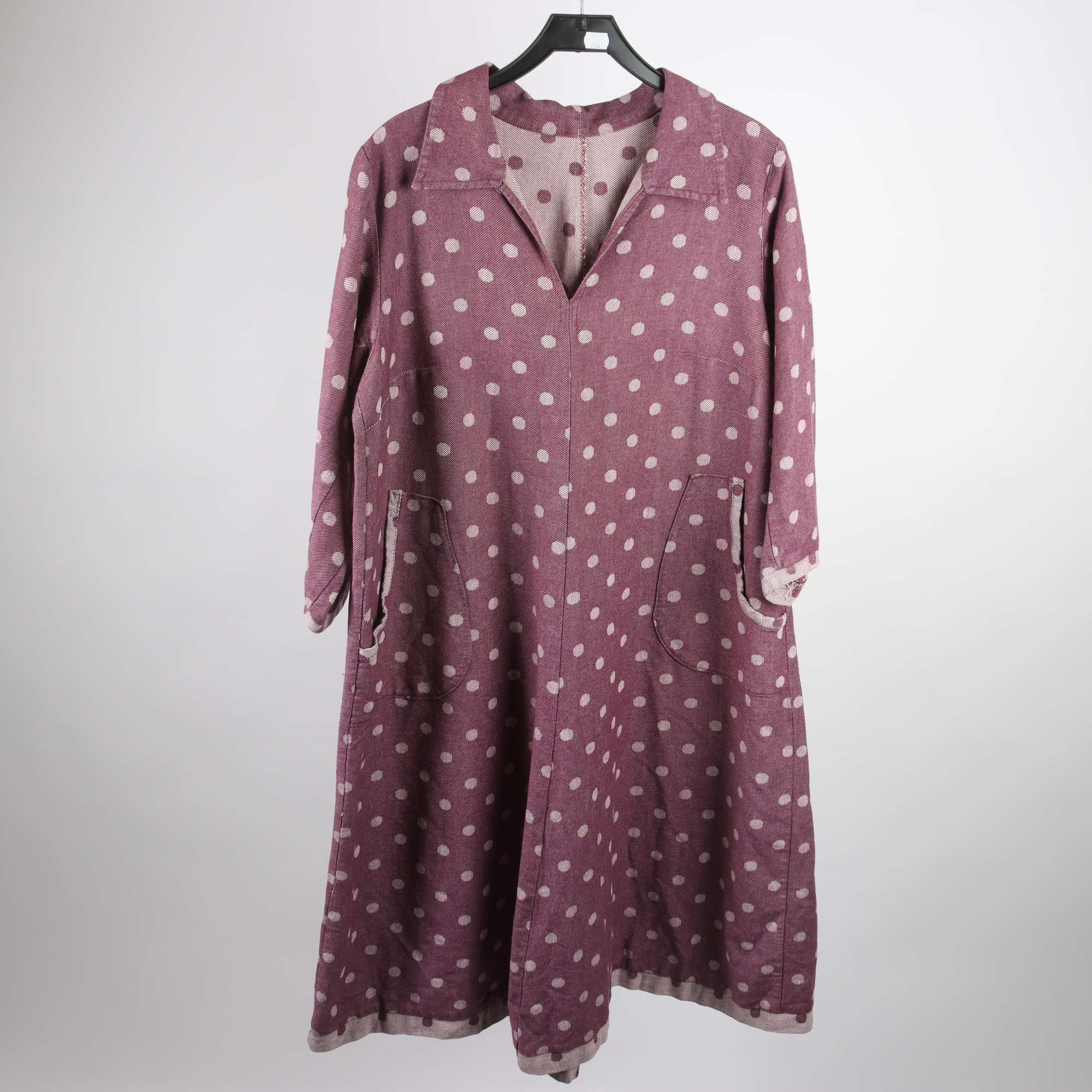 Klänning, Okänd, prickig, vinröd, stl. ca. L.