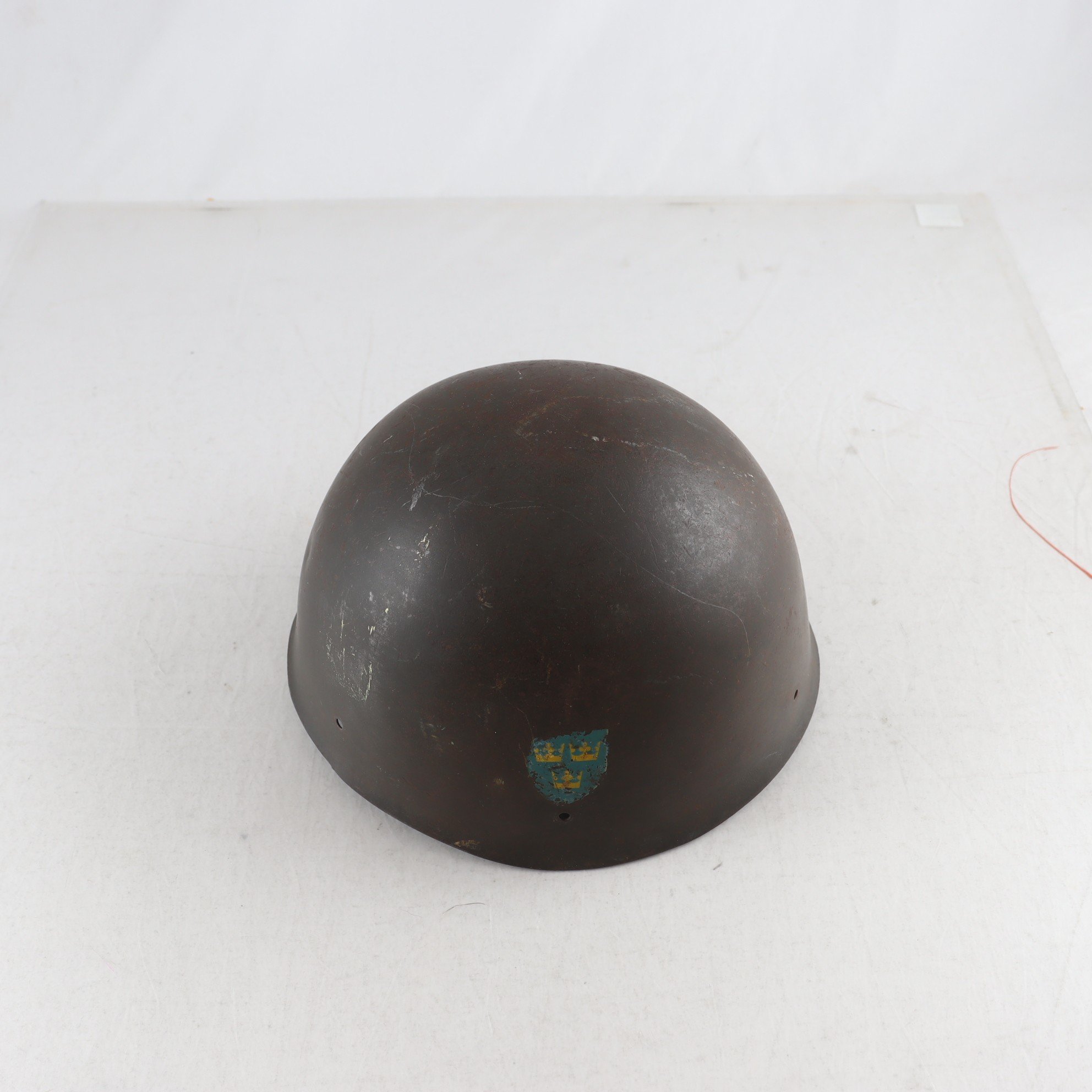 Hjälm, Militärhjälm,tre kronor,från 60-70 talet. Samfraktas ej.