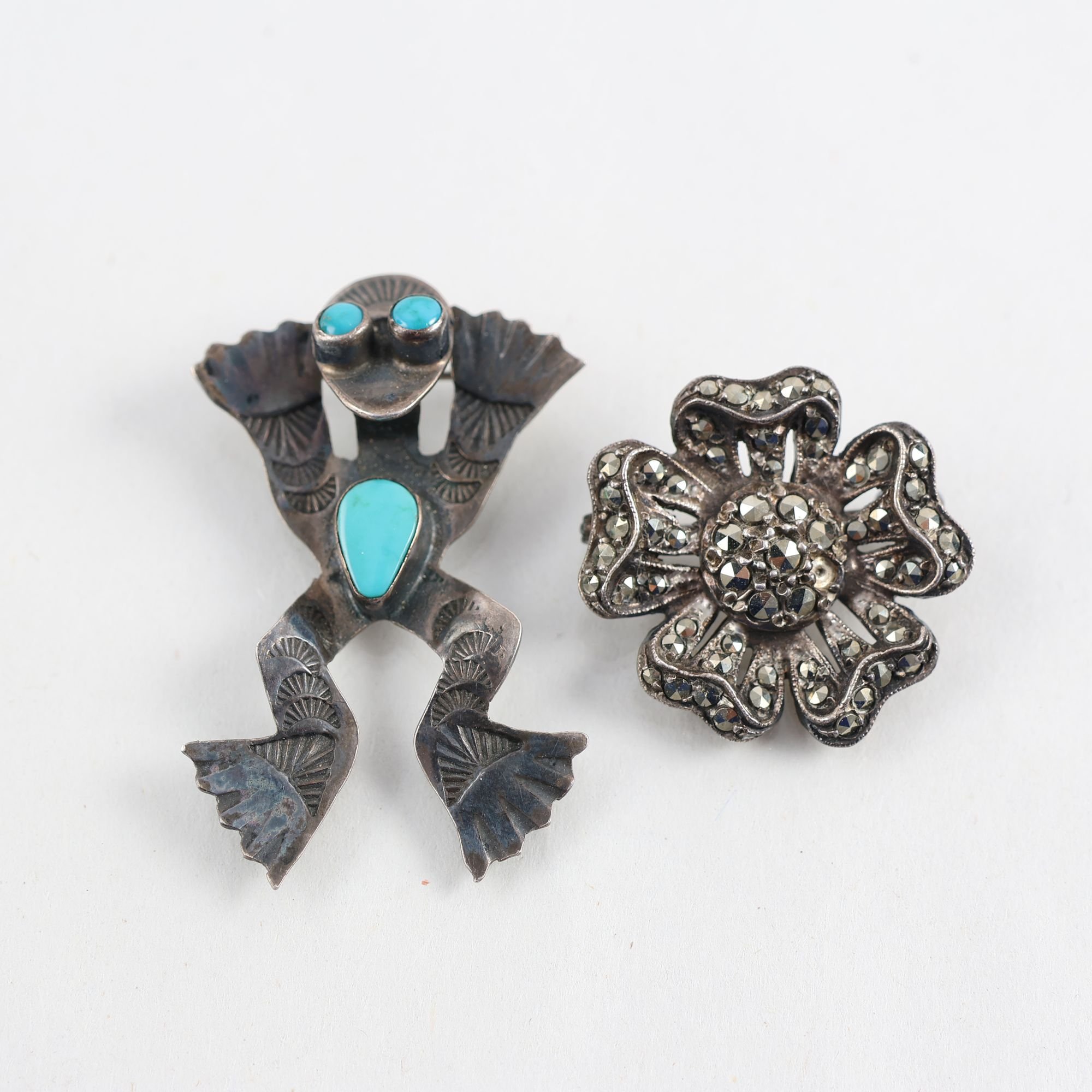 Broscher, 2st, silver, markasiter, emalj, brv: 9.7g