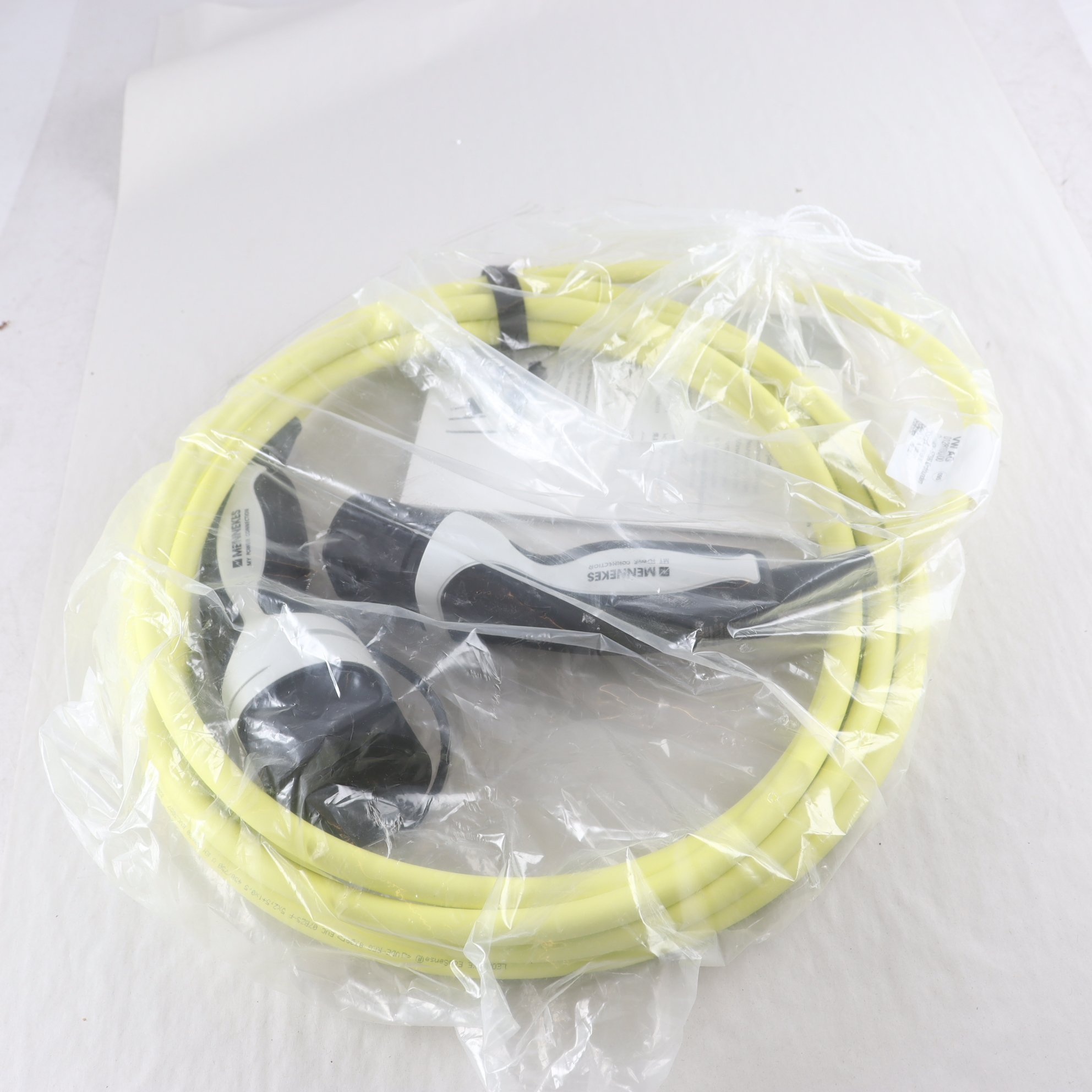 Mennekes, laddkabel. Samfraktas ej.