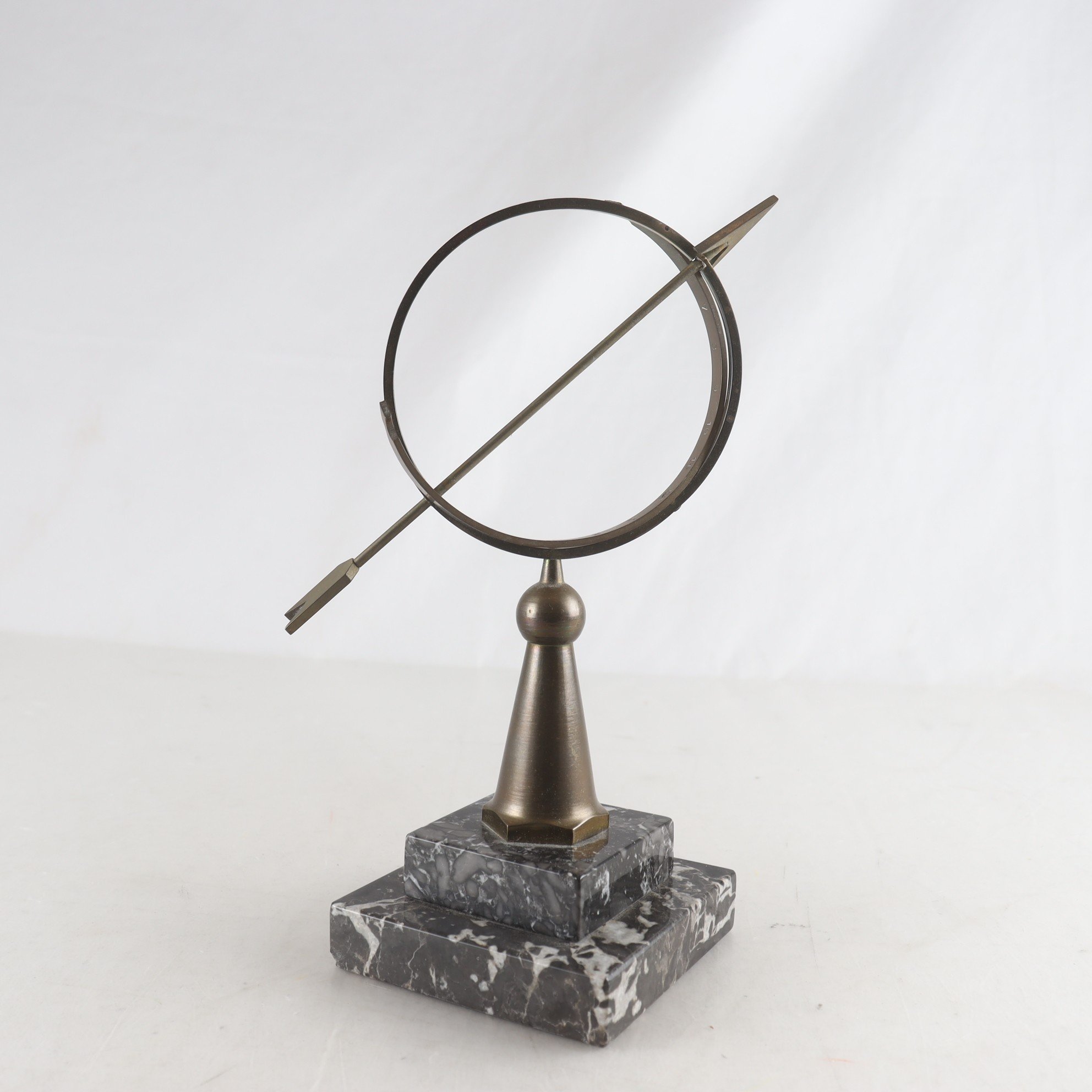 Solur, Mässing och marmor.